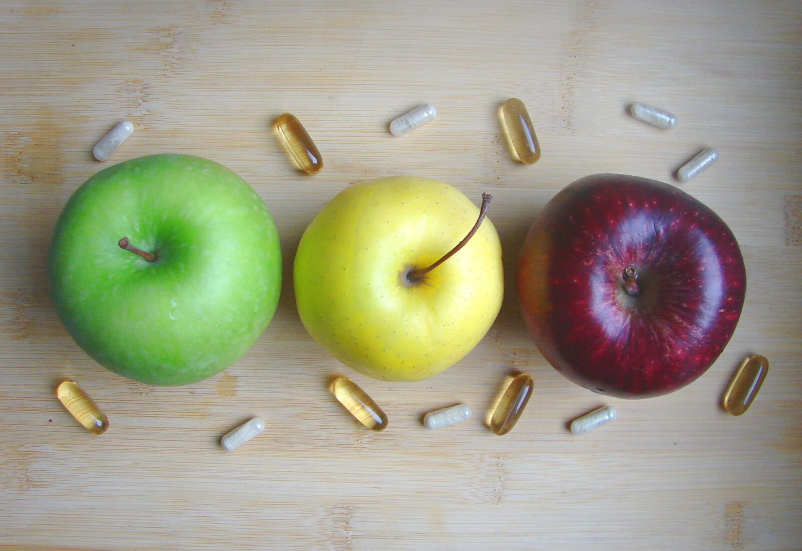 Sony DSC-H2 sample photo. Apple, fruit, fruits photography