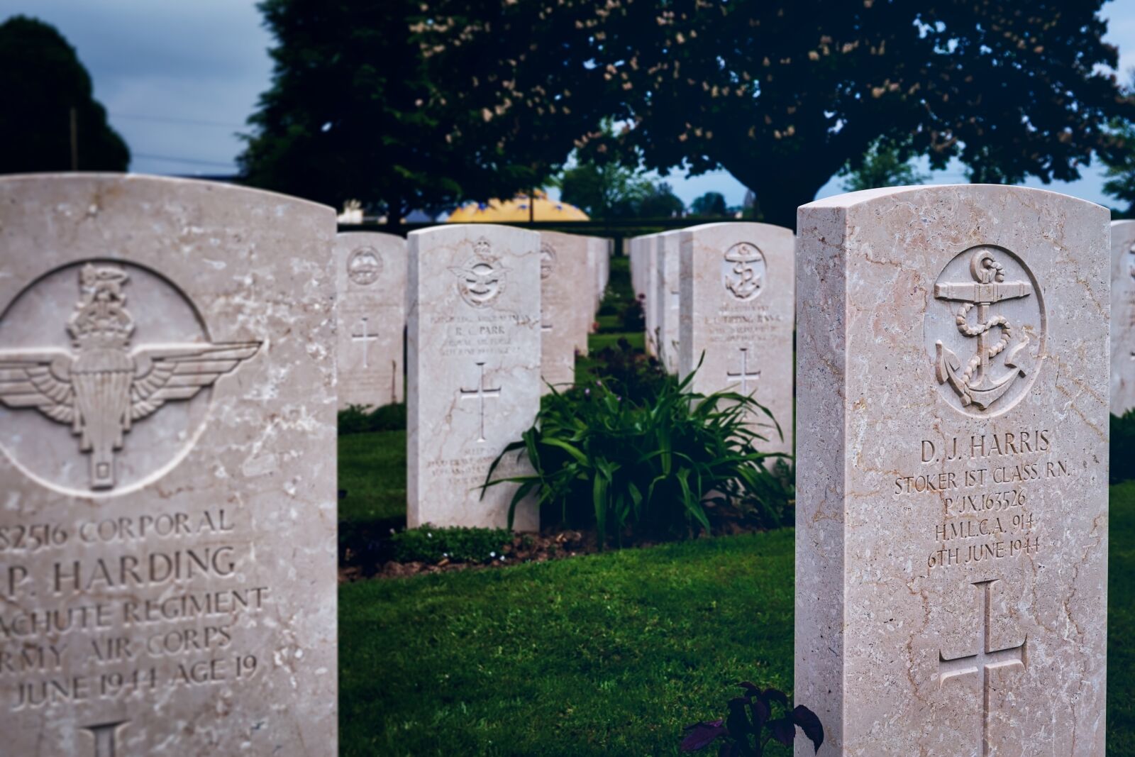Canon EF 24-70mm F4L IS USM sample photo. Memorial, cemetery, soldier photography