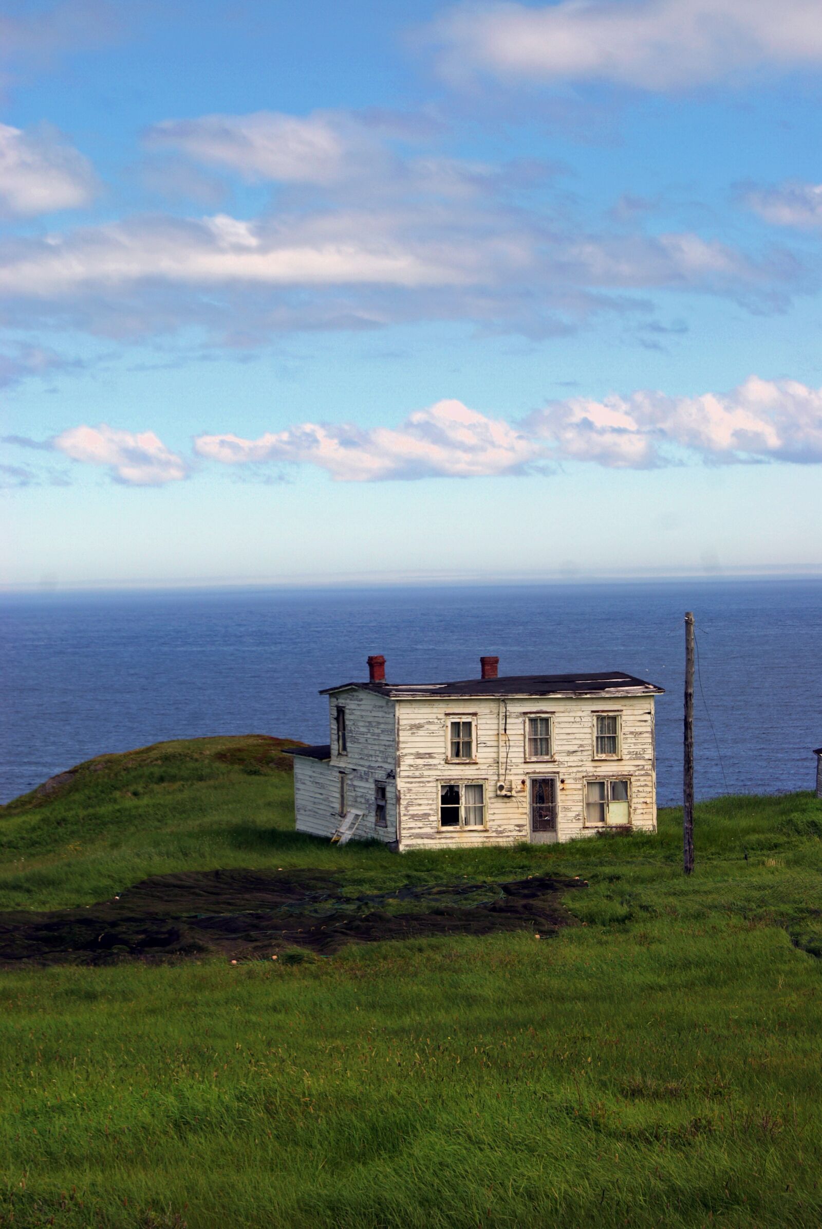 Sony Alpha DSLR-A230 sample photo. Old house, ocean, house photography