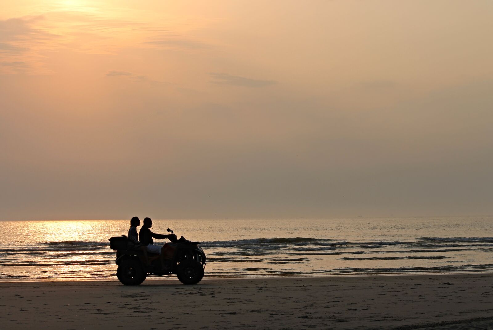 Canon EOS 1100D (EOS Rebel T3 / EOS Kiss X50) sample photo. Quad, evening, beach photography