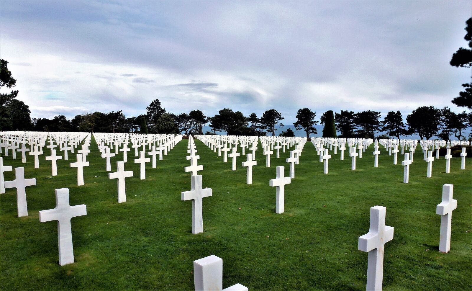 Panasonic Lumix DMC-ZS10 (Lumix DMC-TZ20 / Lumix DMC-TZ22) sample photo. France, normandy, cemetery photography