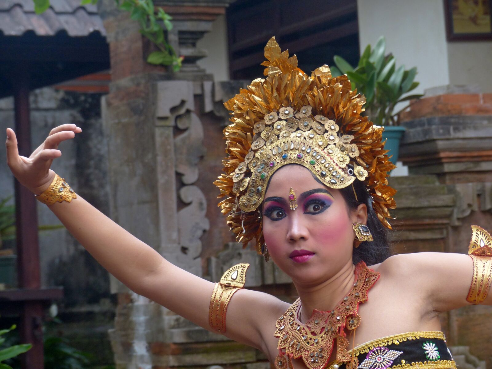Panasonic Lumix DMC-FZ200 sample photo. Indonesia, bali, dancer photography