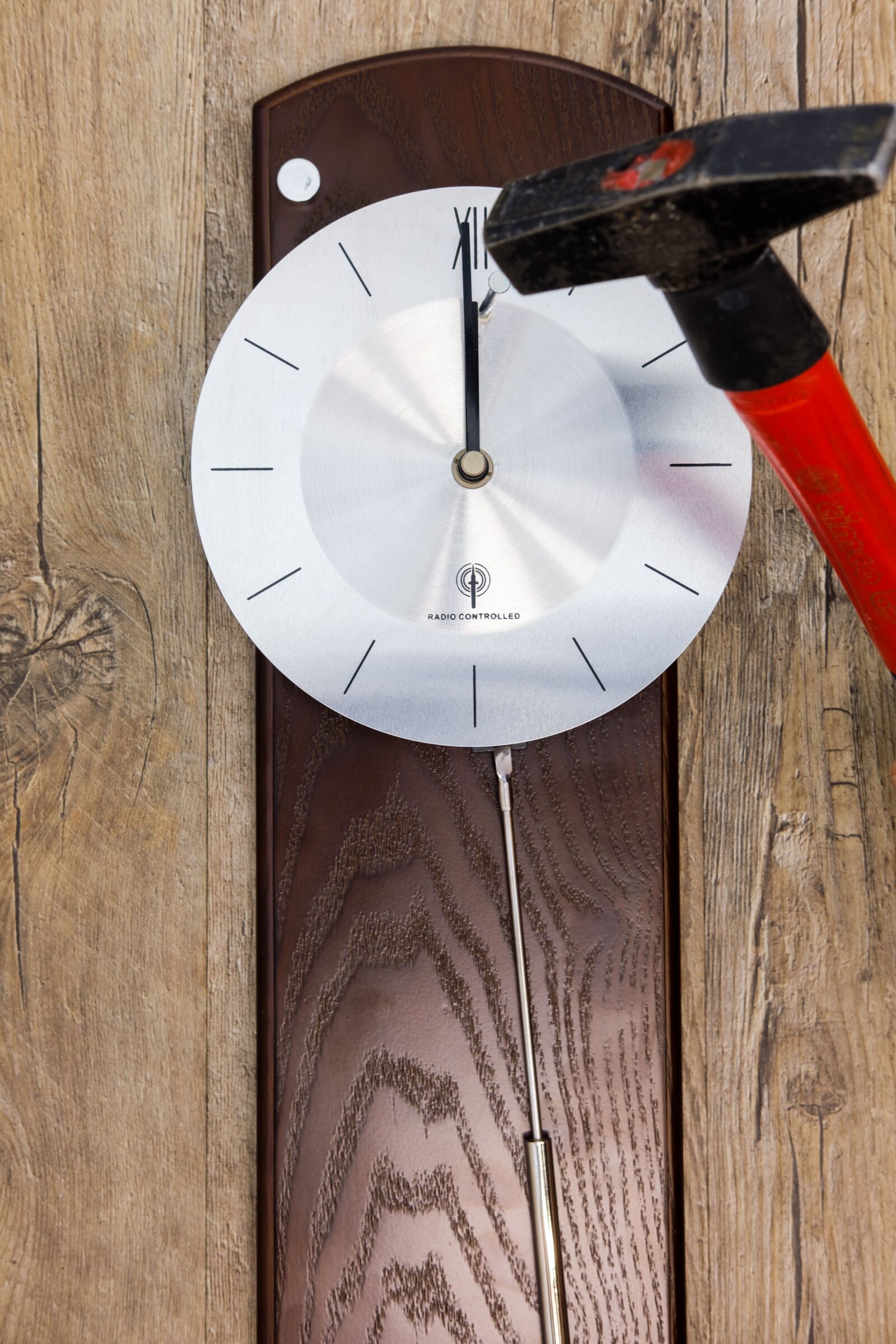 Fujifilm X-T2 + Fujifilm XF 35mm F2 R WR sample photo. Time, clock, pointer photography