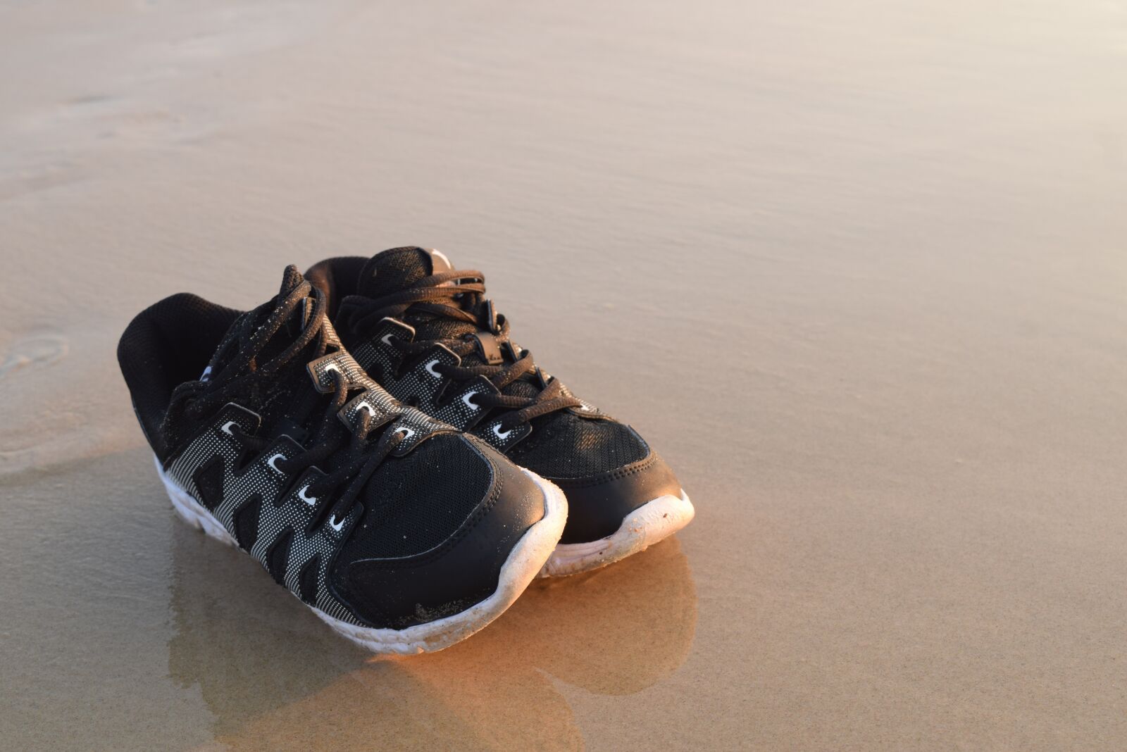 Nikon D3300 sample photo. Sports shoes, bai sea photography