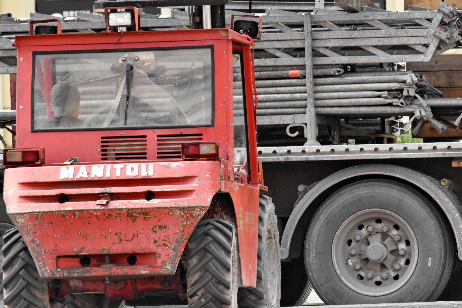 Nikon D5500 sample photo. Cargo, forklift, trailer, truck photography