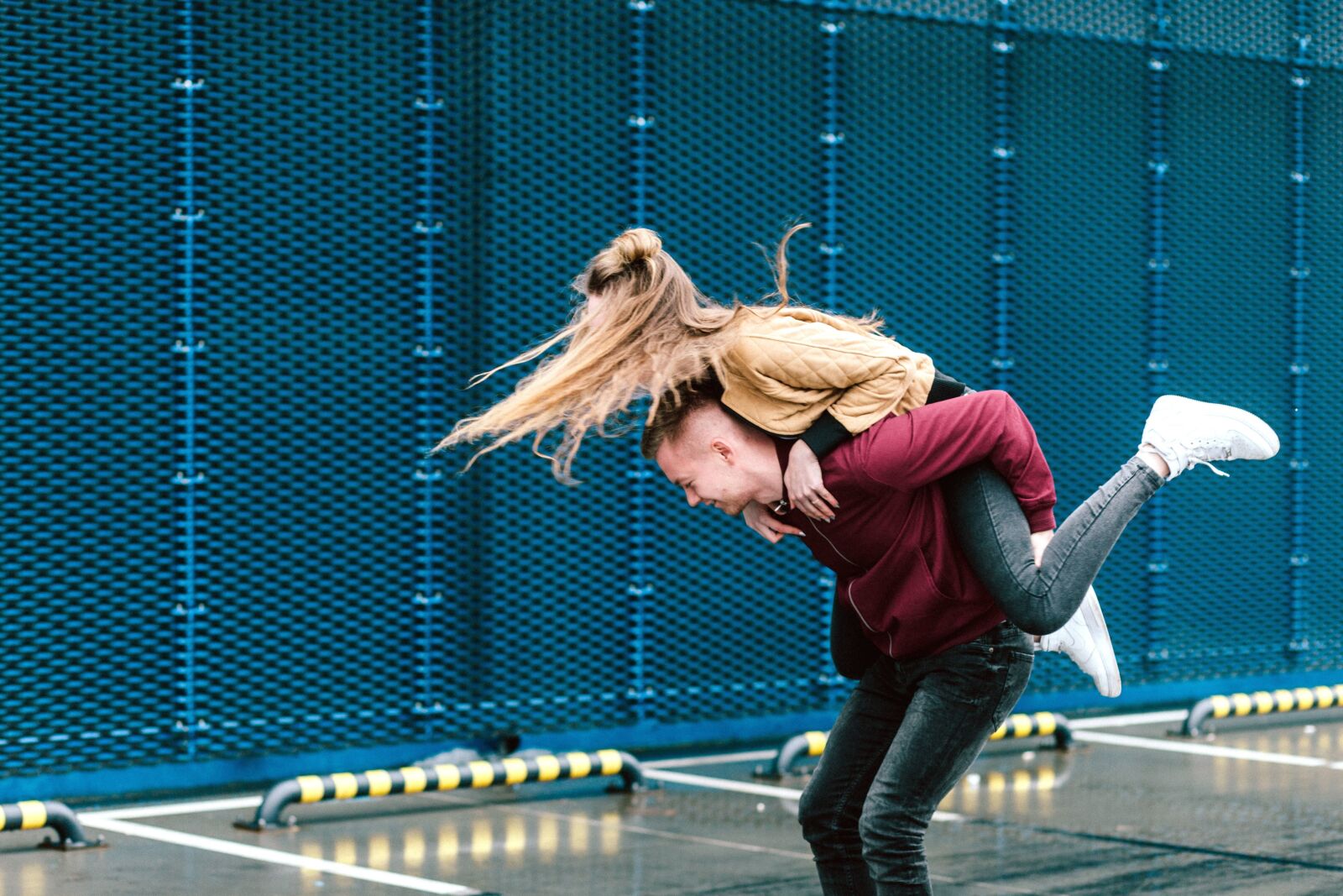 Canon EF 85mm F1.8 USM sample photo. Woman, couple, fashion, fun photography