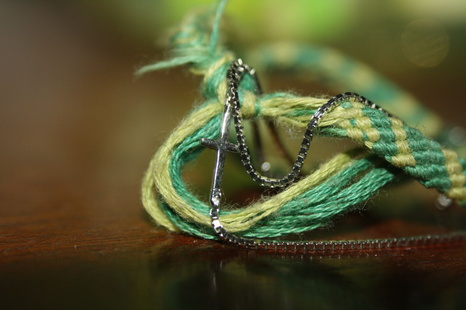 Canon EOS 1000D (EOS Digital Rebel XS / EOS Kiss F) sample photo. Bracelet, embroidery floss, silver photography