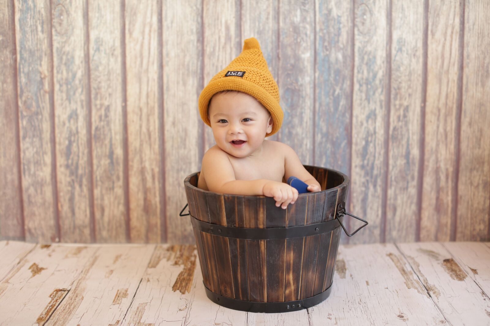 Canon EF 50mm F1.2L USM sample photo. Baby, hat, bucket photography