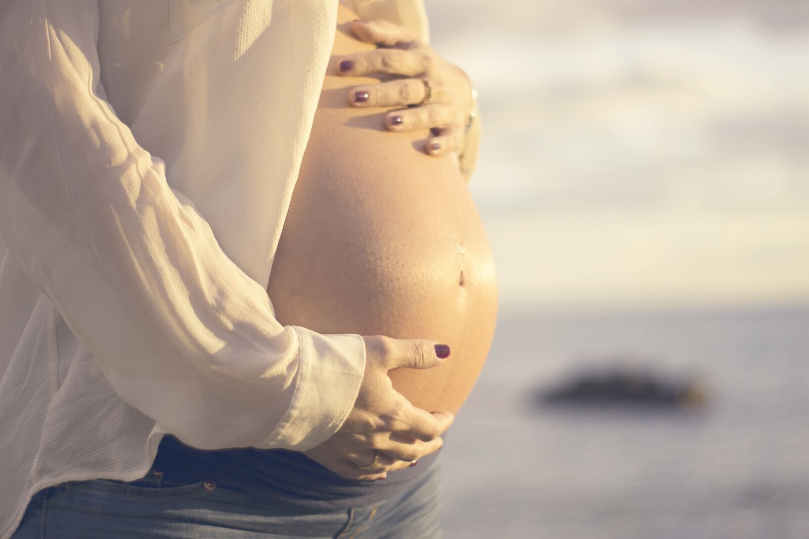 Nikon D3100 sample photo. Pregnancy, couple, women photography