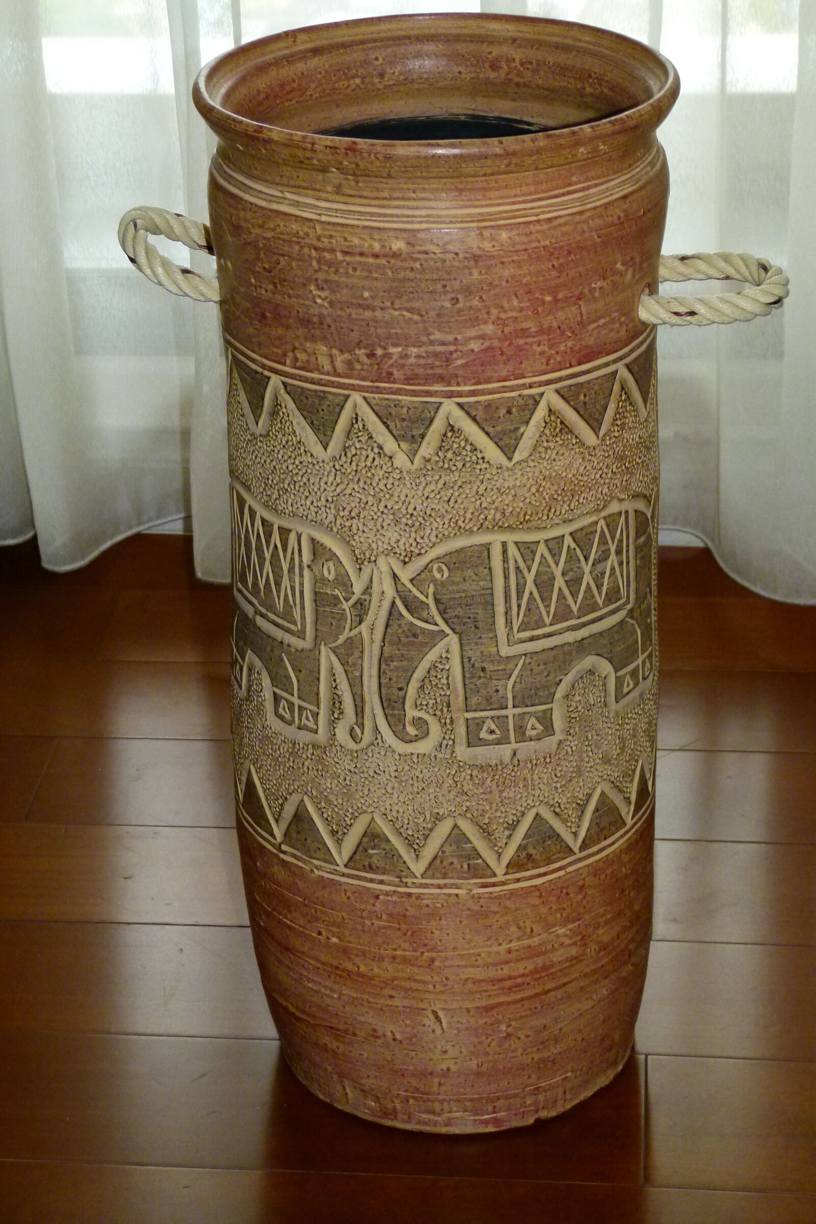 Panasonic Lumix DMC-FZ100 sample photo. Vase, large, beautiful photography