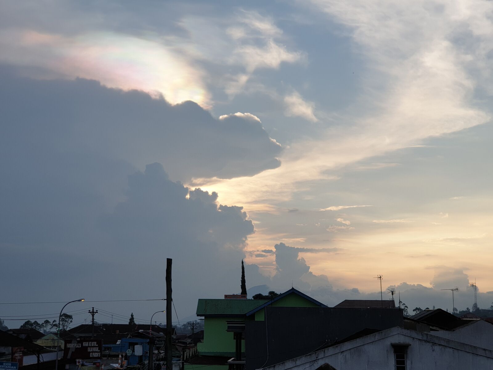 Samsung Galaxy Note9 sample photo. Sunrise, cloud, golden photography