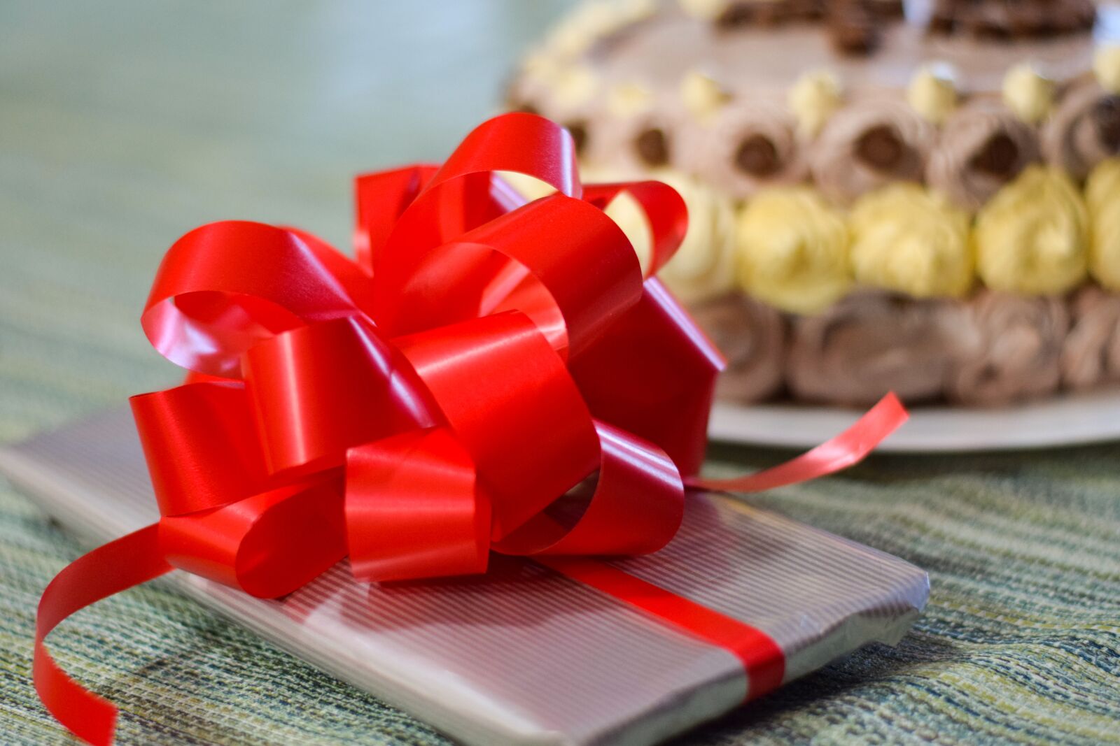 Nikon D3300 sample photo. Present, gift, cake photography