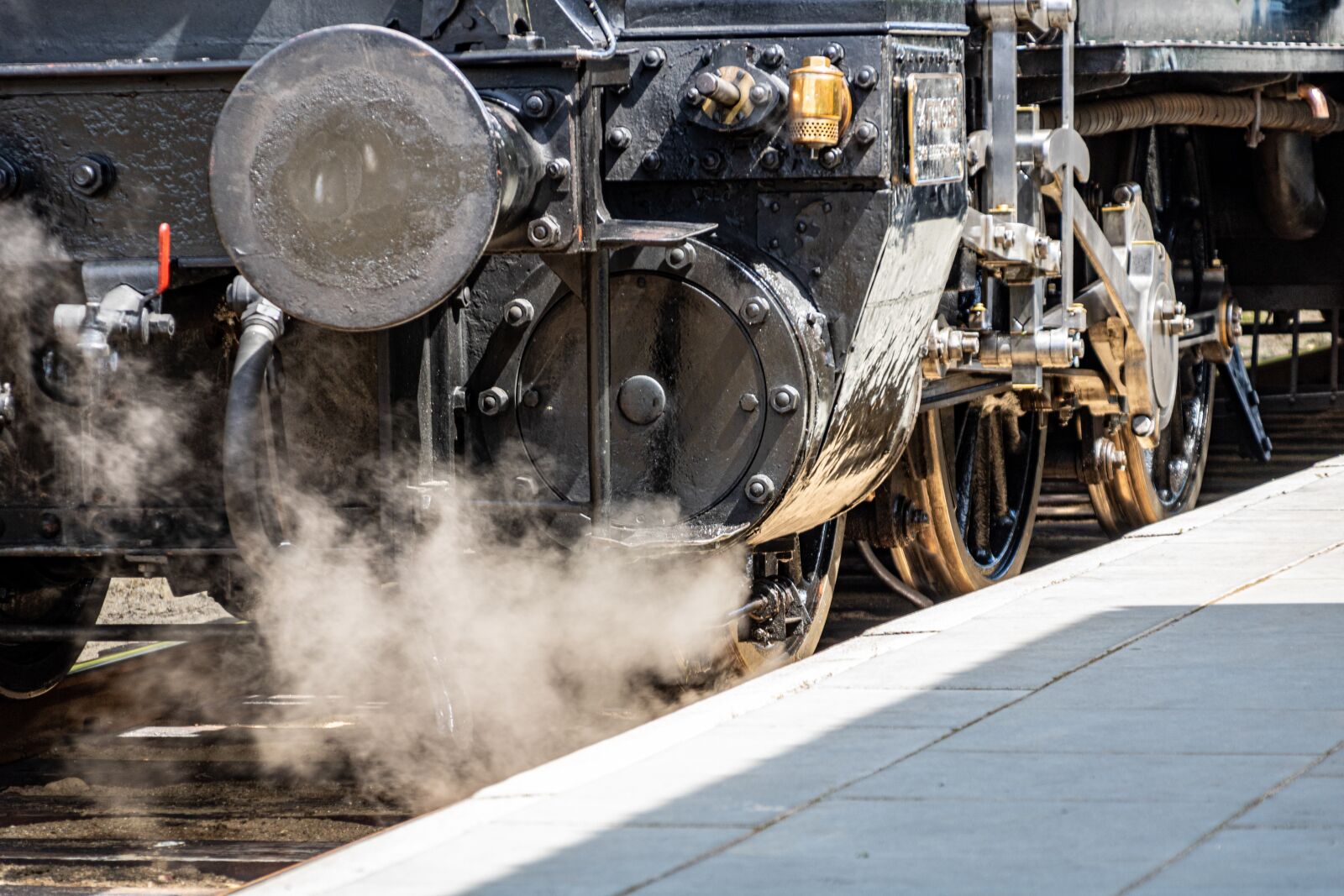 Canon EOS 750D (EOS Rebel T6i / EOS Kiss X8i) + Canon TS-E 90mm F2.8 Tilt-Shift sample photo. Locomotive, steam, tender photography
