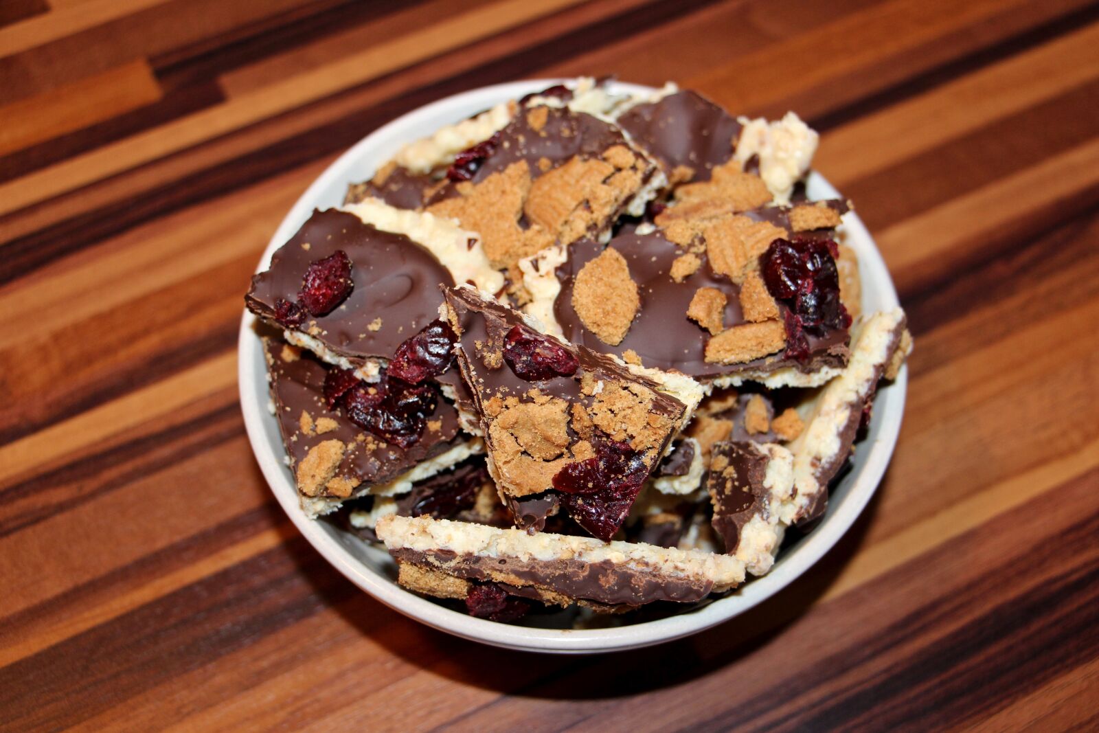 Canon EOS 700D (EOS Rebel T5i / EOS Kiss X7i) sample photo. Candy, chocolate, delicious photography