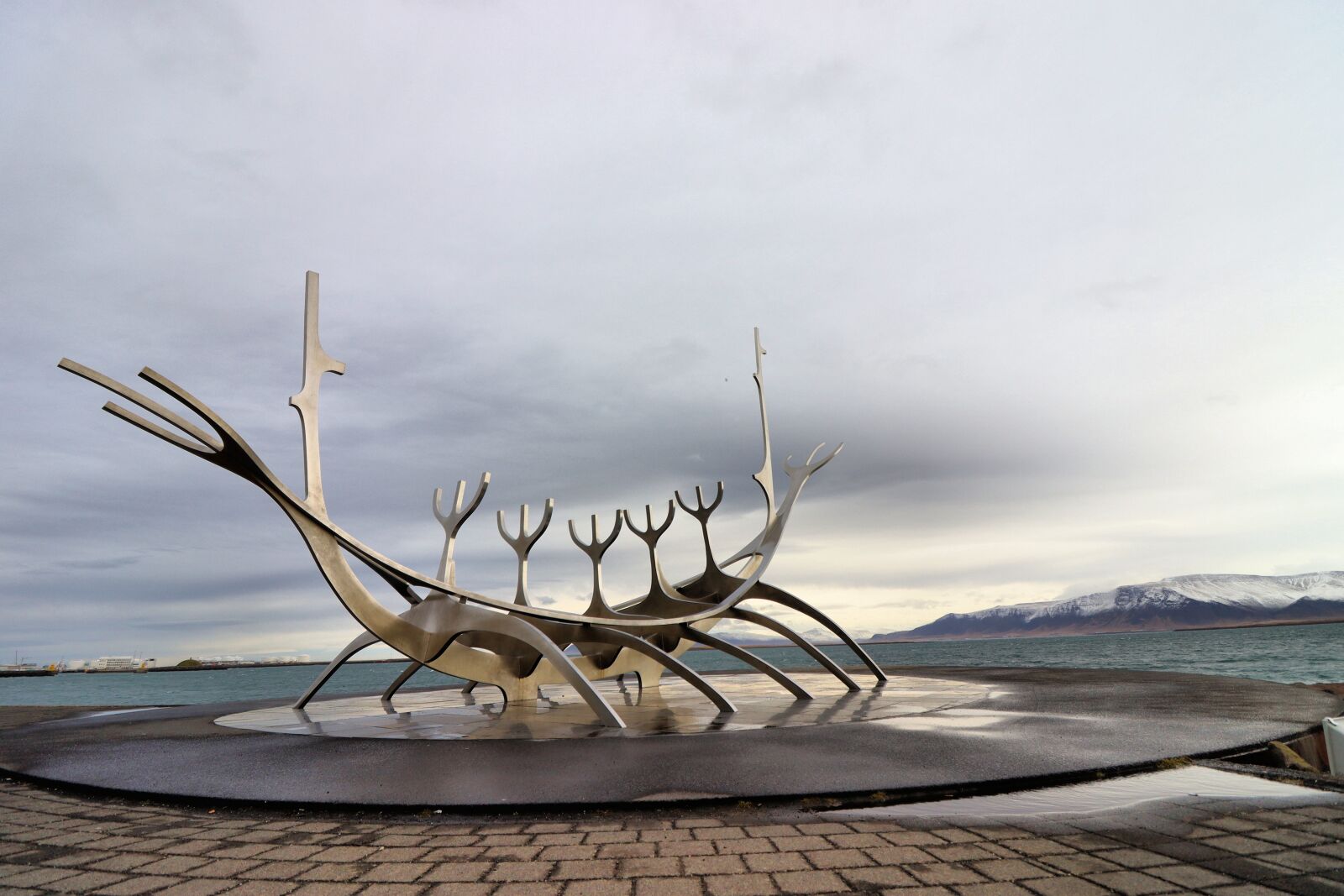 Canon EOS 250D (EOS Rebel SL3 / EOS Kiss X10 / EOS 200D II) sample photo. Sculpture, iceland, viking photography