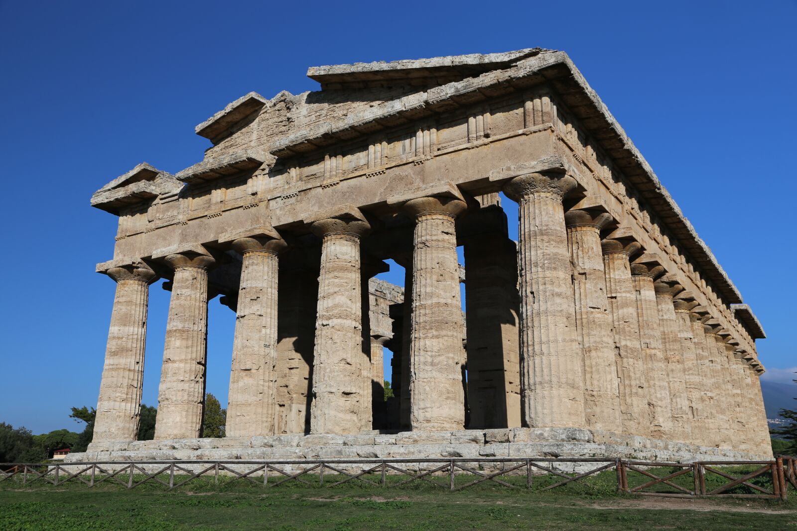 Canon EOS 6D + Canon EF 24-105mm F4L IS USM sample photo. Paestum, antiquity, temple photography