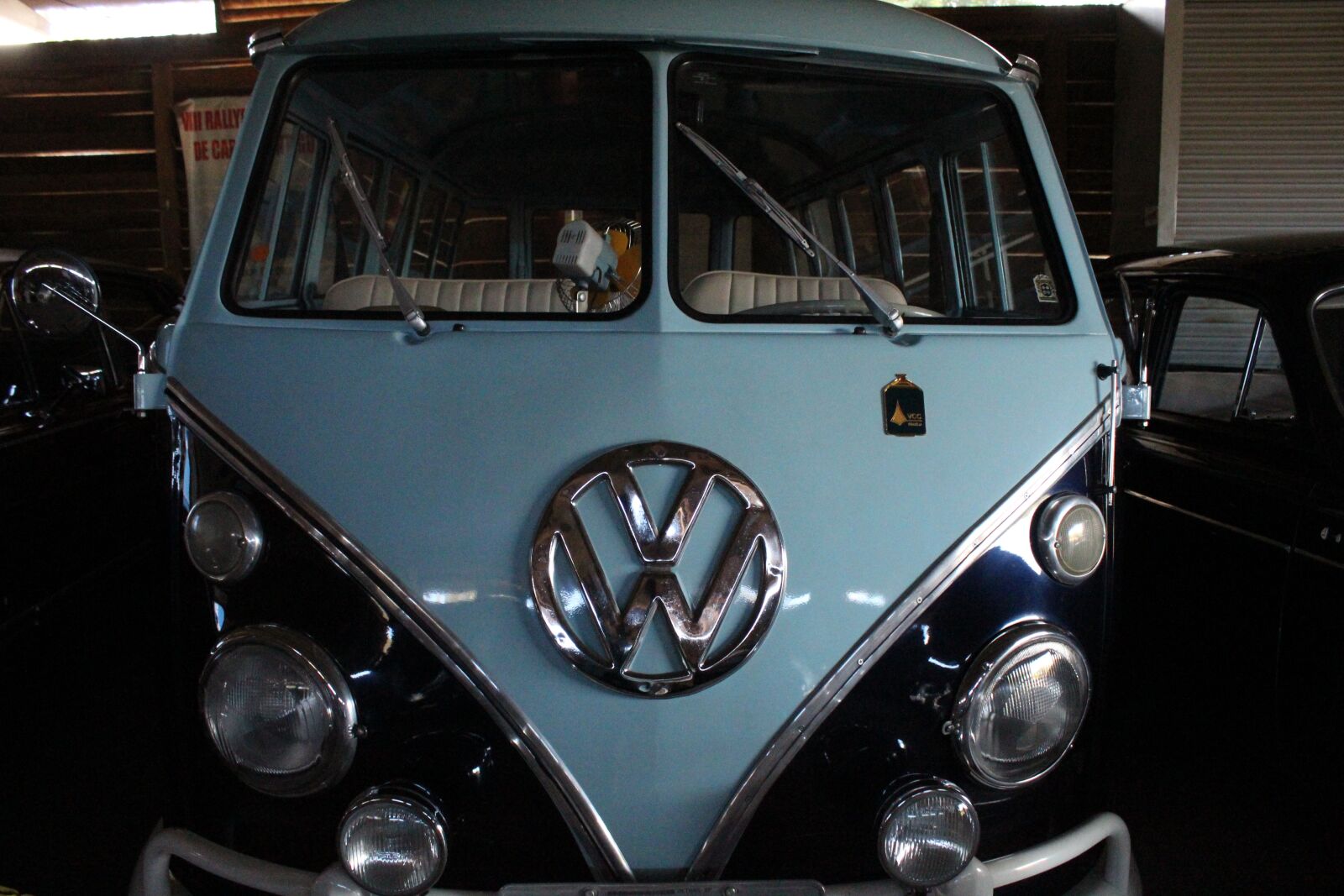 Canon EOS 1300D (EOS Rebel T6 / EOS Kiss X80) sample photo. Car, blue, vehicle photography