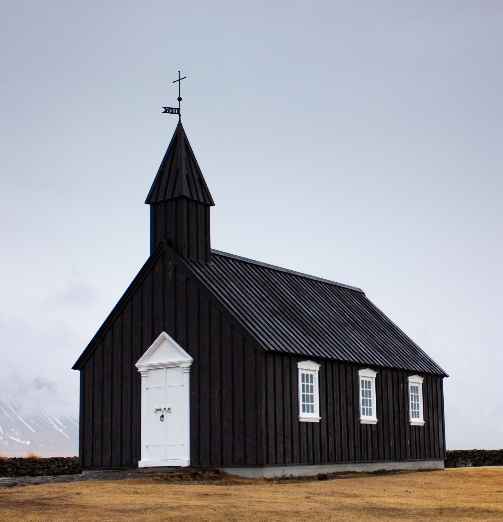 Canon EF 17-40mm F4L USM sample photo. Church, building, mood photography