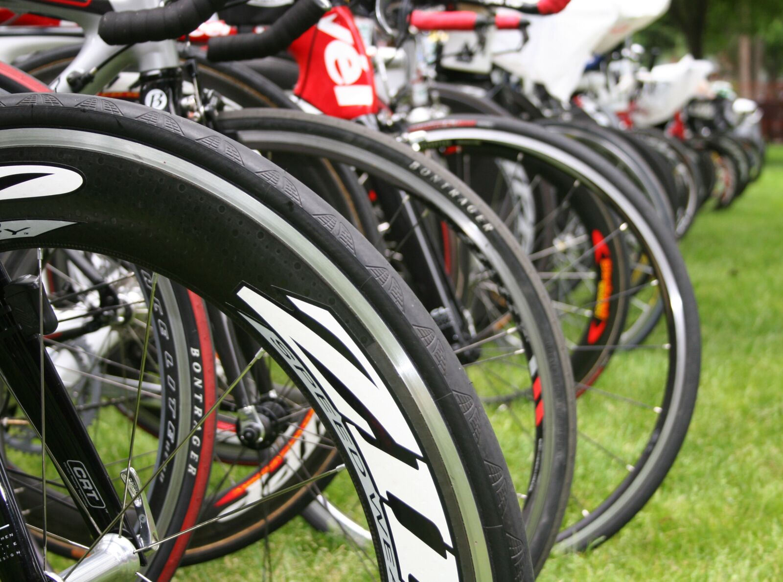 Canon EOS 20D sample photo. Bikes, tires, triathlon photography