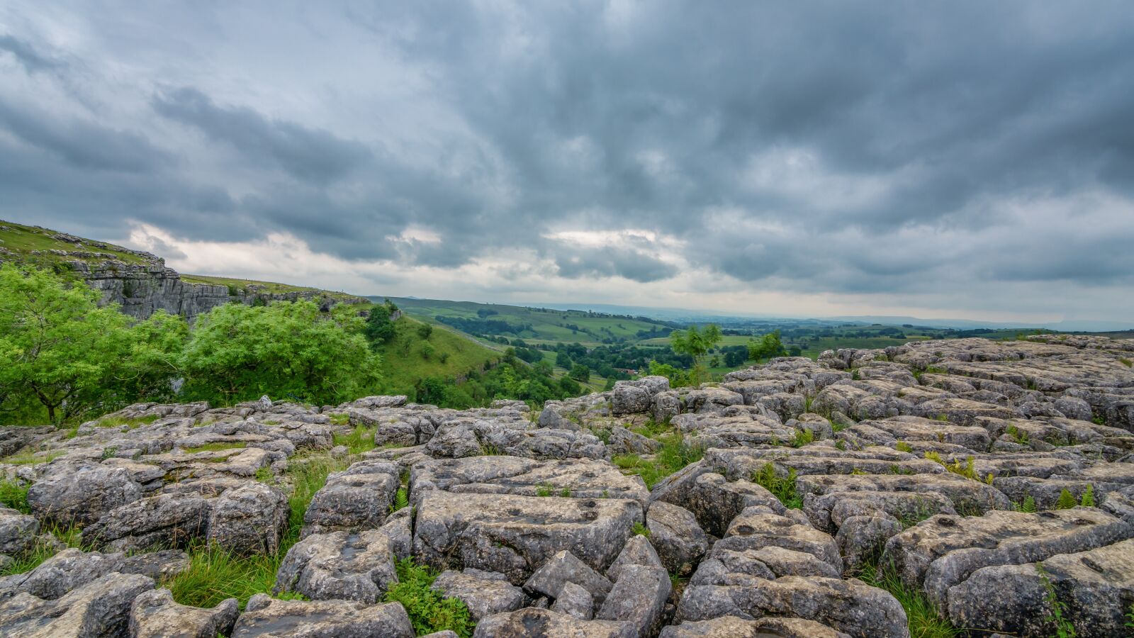 Tokina AT-X Pro 11-16mm F2.8 DX II sample photo. Limestone causeway, malham, malham photography
