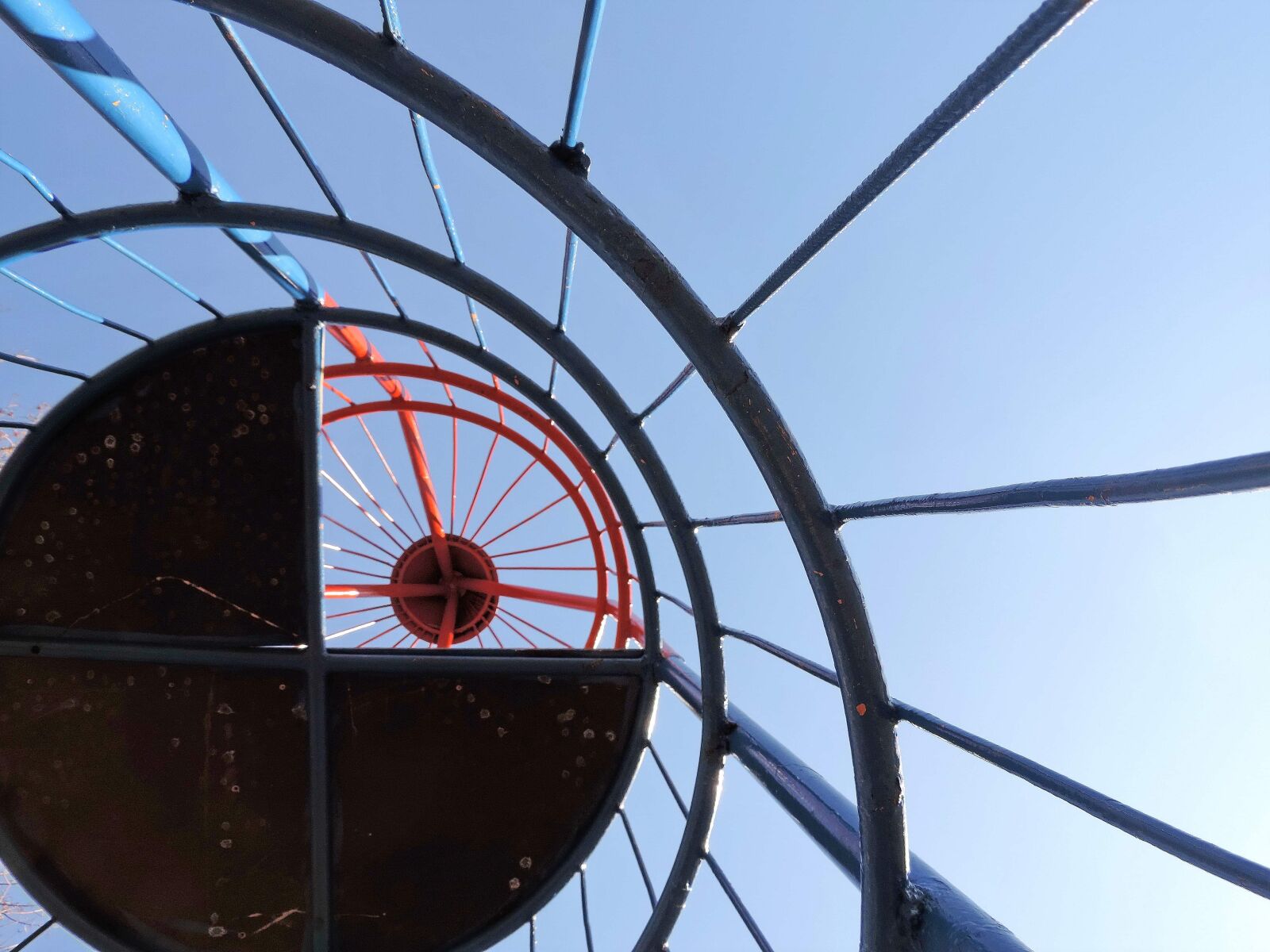 Nikon Coolpix P520 sample photo. Playground, park, mechanism, recreation photography