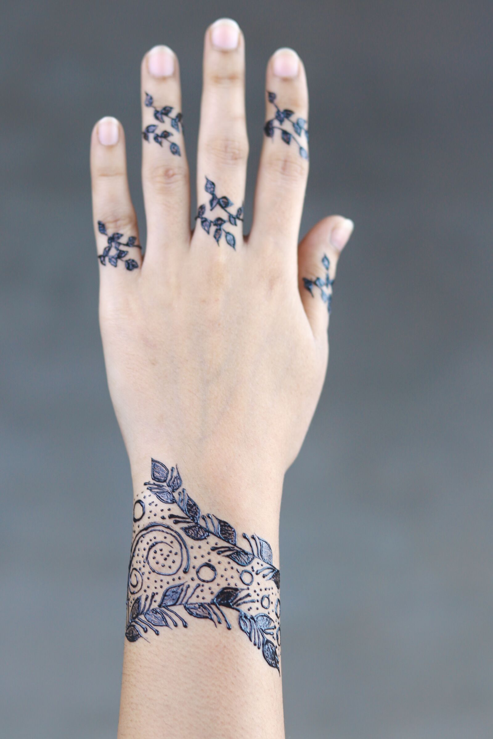 Canon EOS 80D + Canon EF 50mm F1.8 STM sample photo. Mehndi design, mehndi, mehndi photography