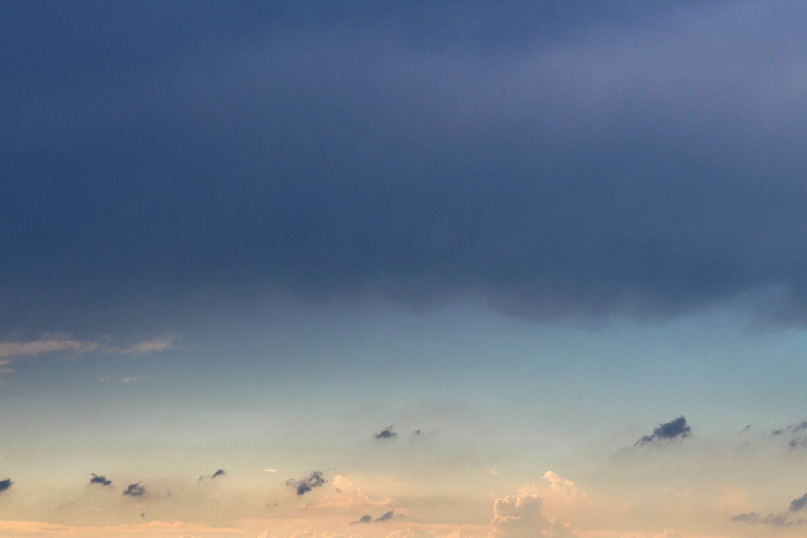 Canon EOS 700D (EOS Rebel T5i / EOS Kiss X7i) sample photo. Blue, sky, blue sky photography