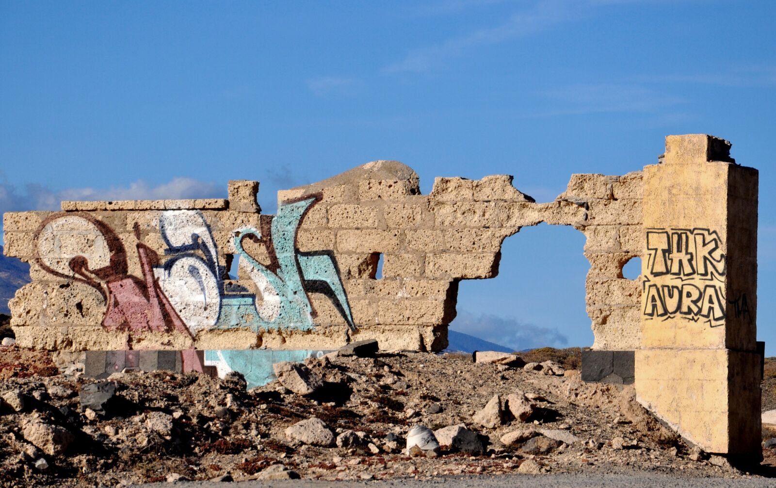 Nikon D5000 sample photo. Wall, graffiti, paint photography