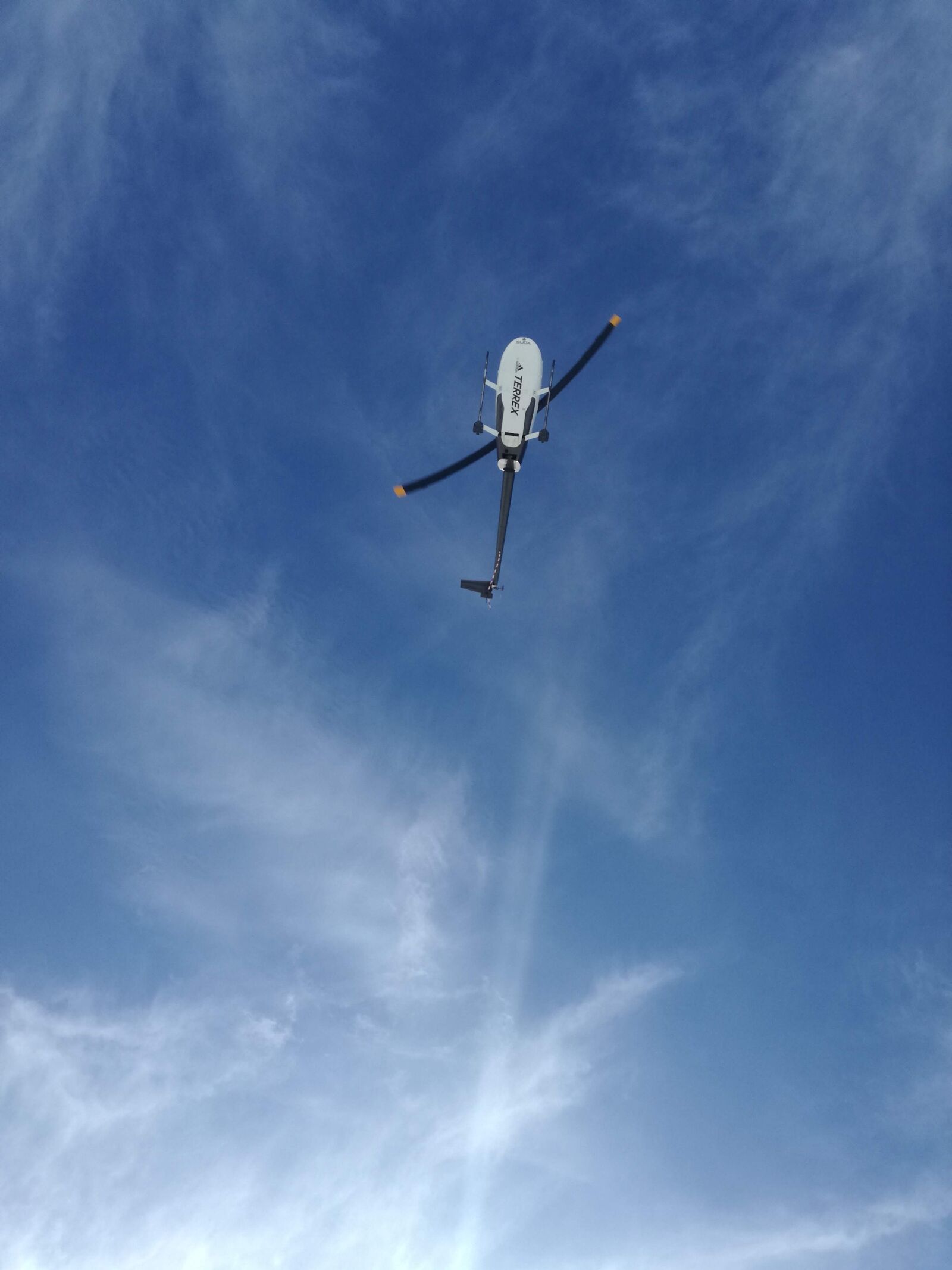 HUAWEI P9 LITE sample photo. Helicopter, sky, flight photography