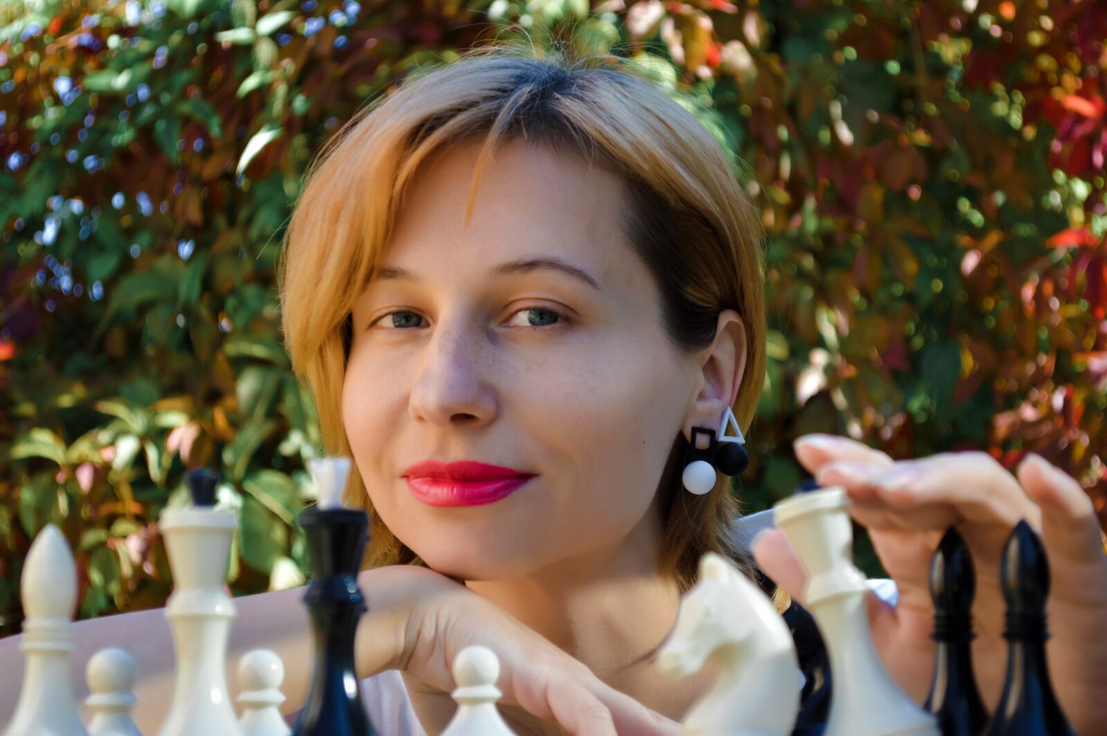 Nikon D3200 sample photo. Woman, leisure, board game photography