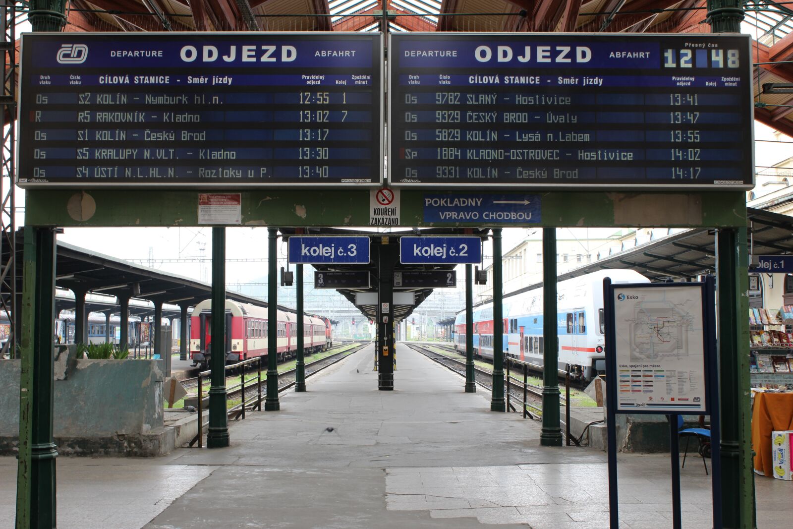 Canon EOS 600D (Rebel EOS T3i / EOS Kiss X5) sample photo. Prague, railway station, railway photography