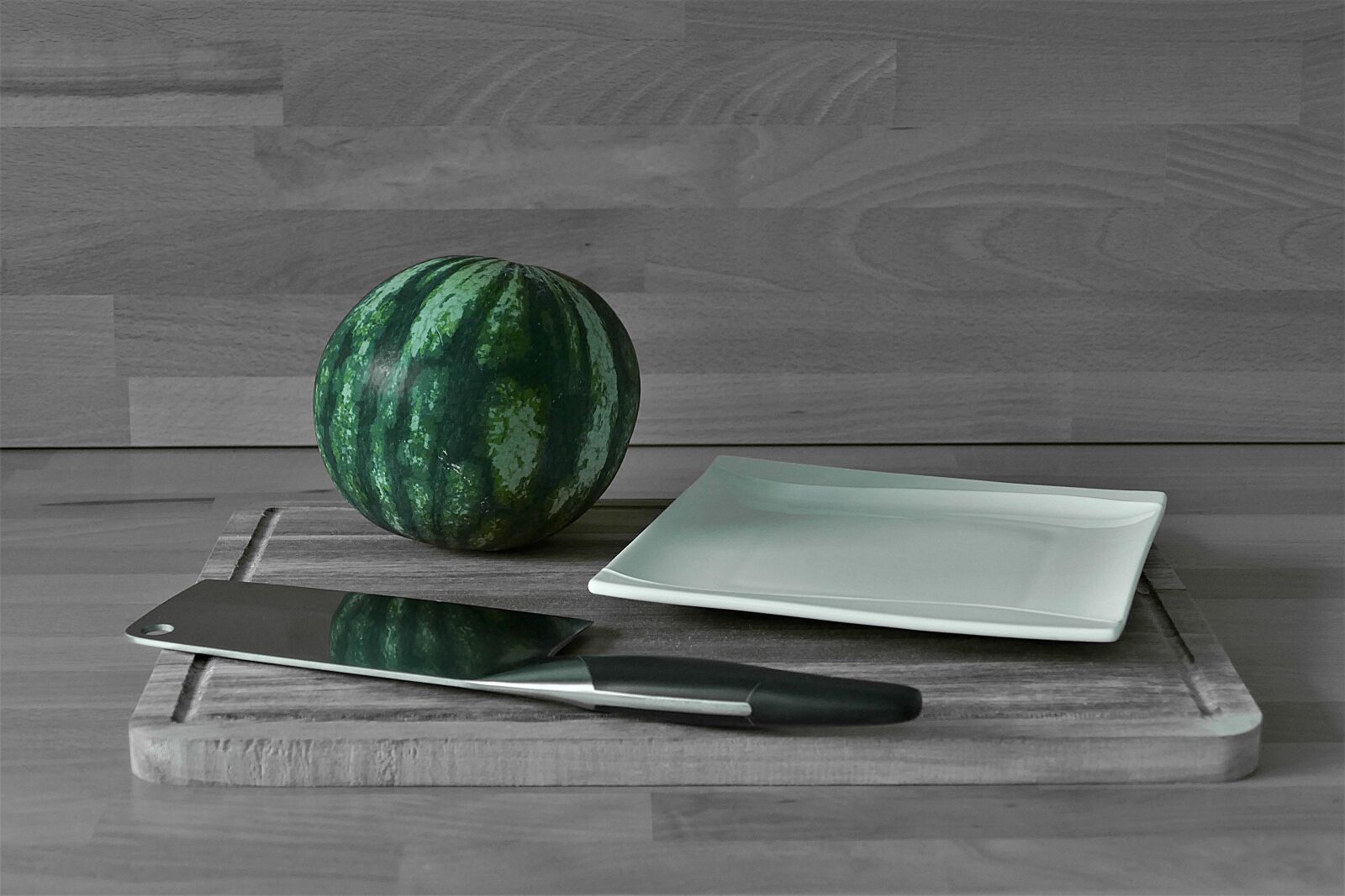 Panasonic Lumix DMC-FZ1000 sample photo. Melon, cleaver, plate photography