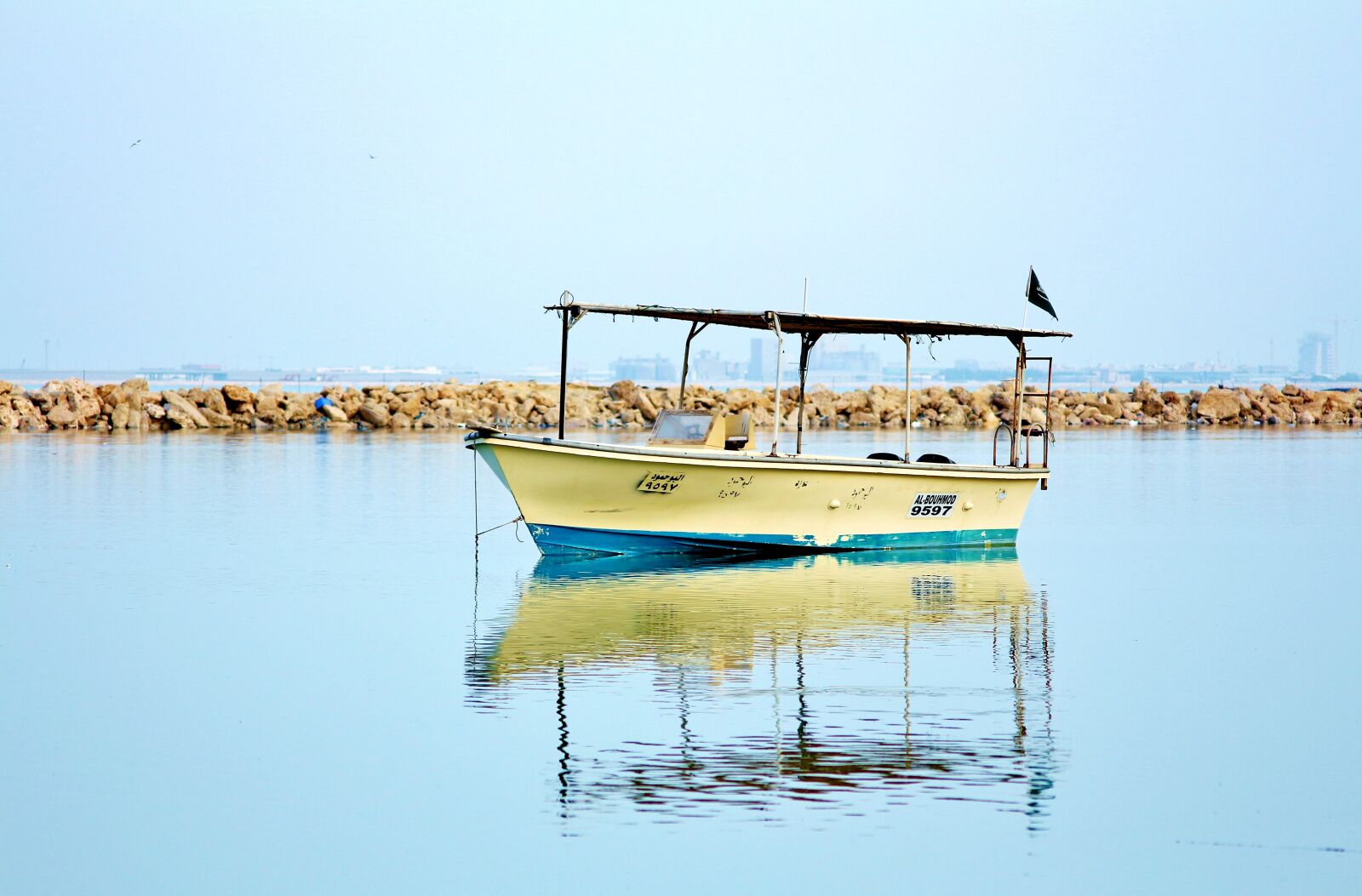 Canon EOS 700D (EOS Rebel T5i / EOS Kiss X7i) sample photo. Beach, board, reflection photography