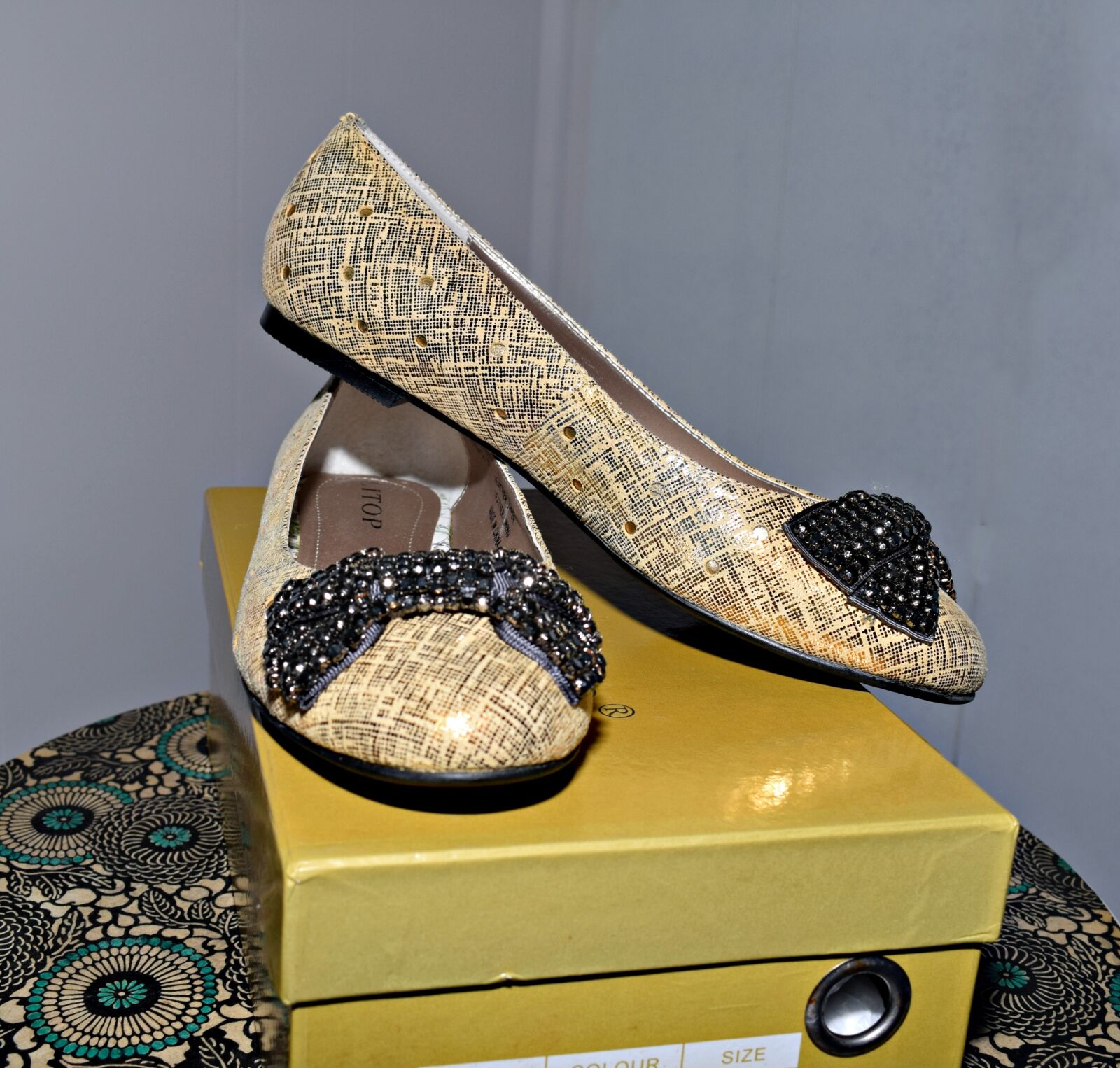 Nikon AF-P DX Nikkor 18-55mm F3.5-5.6G sample photo. Shoes photography