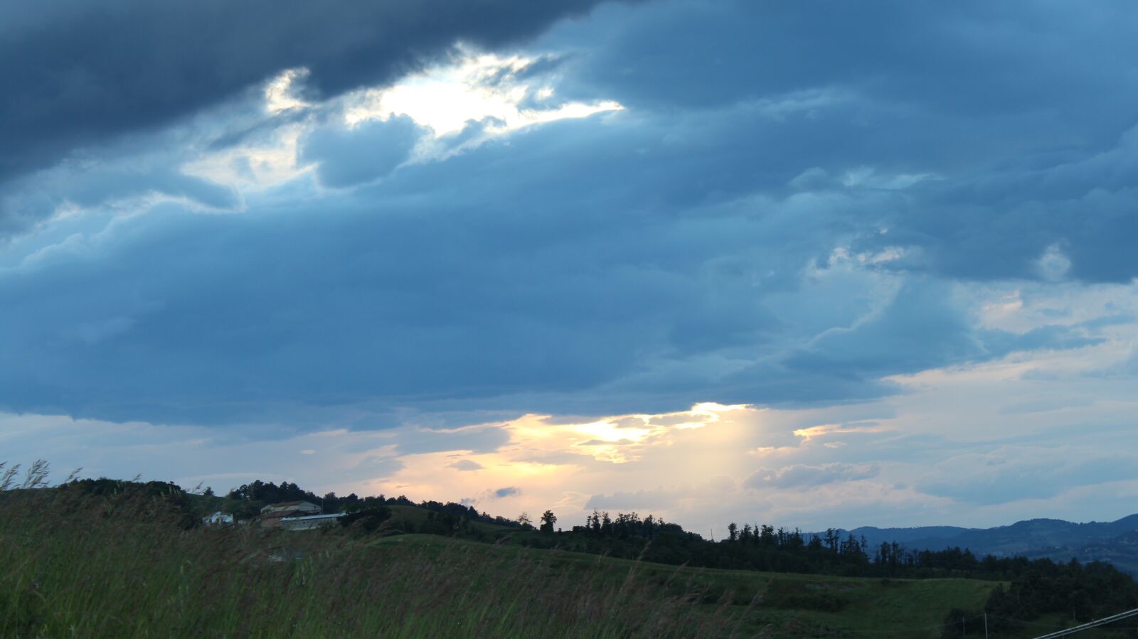 Canon EOS 600D (Rebel EOS T3i / EOS Kiss X5) sample photo. Landscape, sky, hill photography