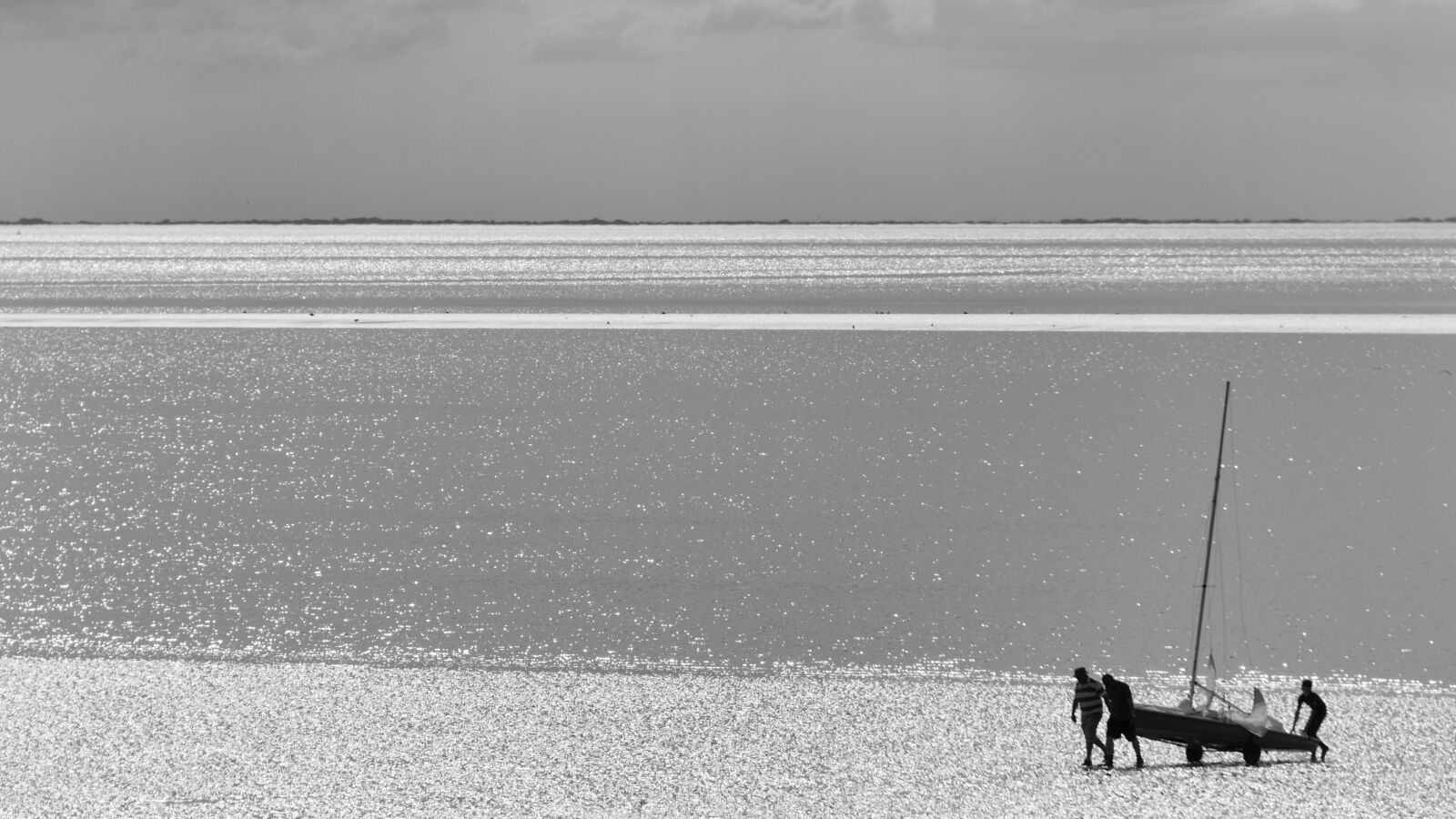 Canon EF-S 18-200mm F3.5-5.6 IS sample photo. Sea, boat, hunstanton photography