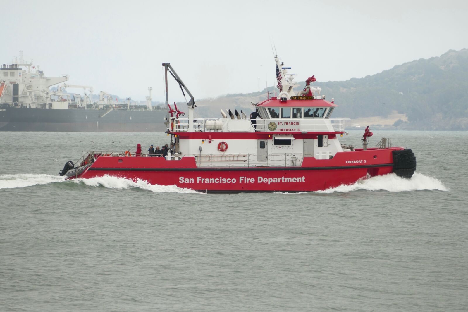 Panasonic Lumix DMC-FZ1000 sample photo. Boat, firefighter, fire photography