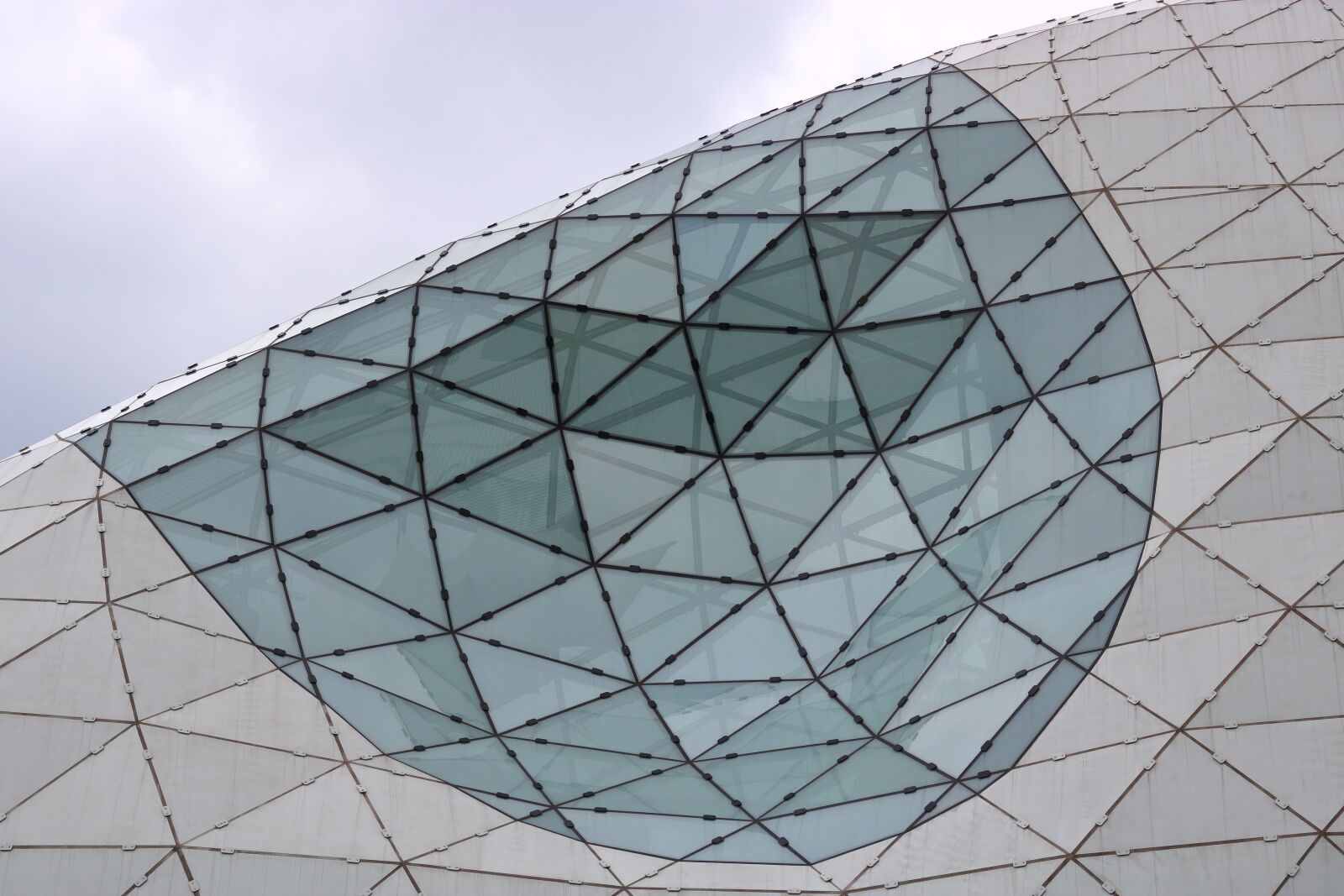 Canon EOS 750D (EOS Rebel T6i / EOS Kiss X8i) sample photo. Netherlands, eindhoven, building photography