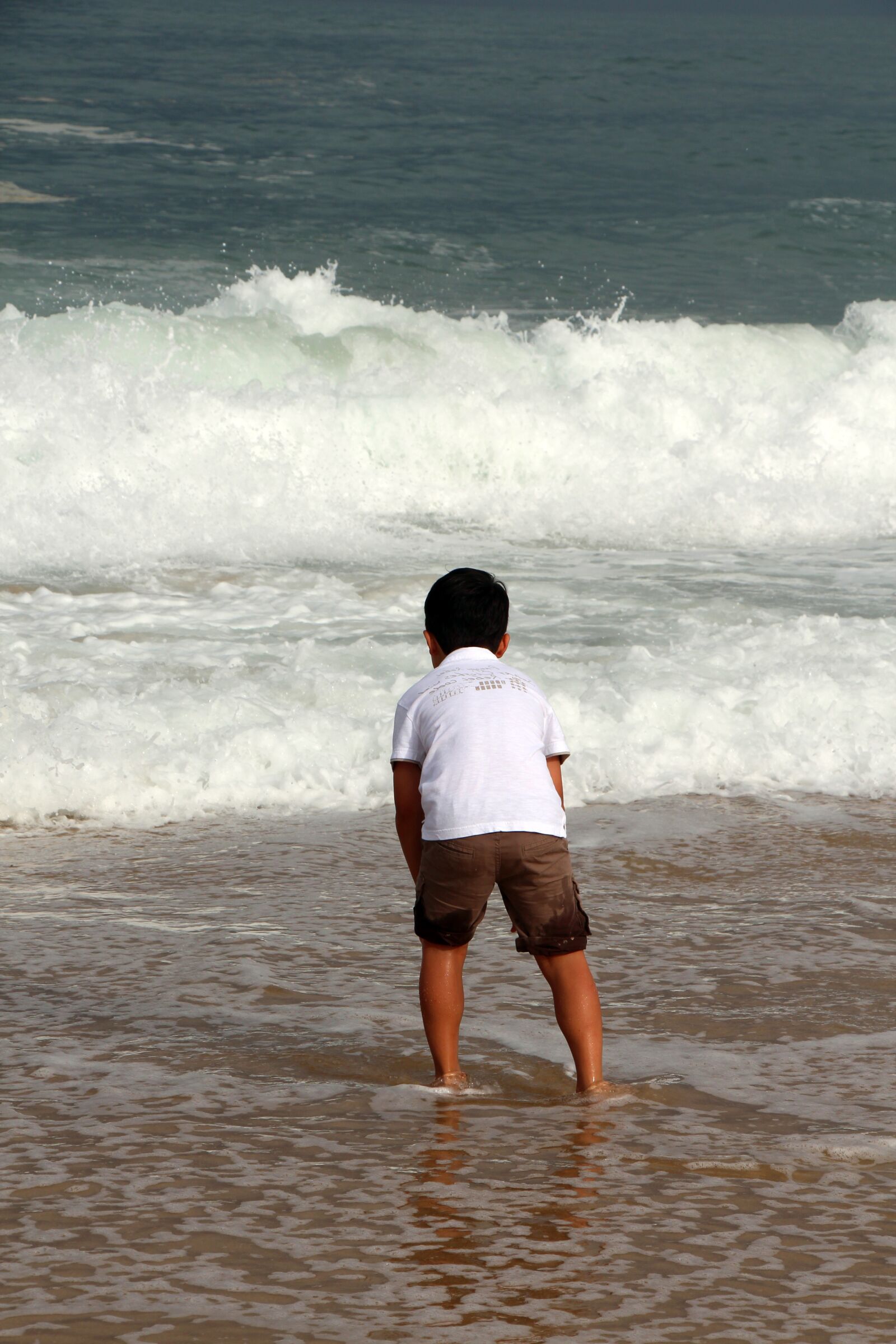 Canon EOS 650D (EOS Rebel T4i / EOS Kiss X6i) + Canon EF-S 18-135mm F3.5-5.6 IS STM sample photo. Ocean, beach, child photography