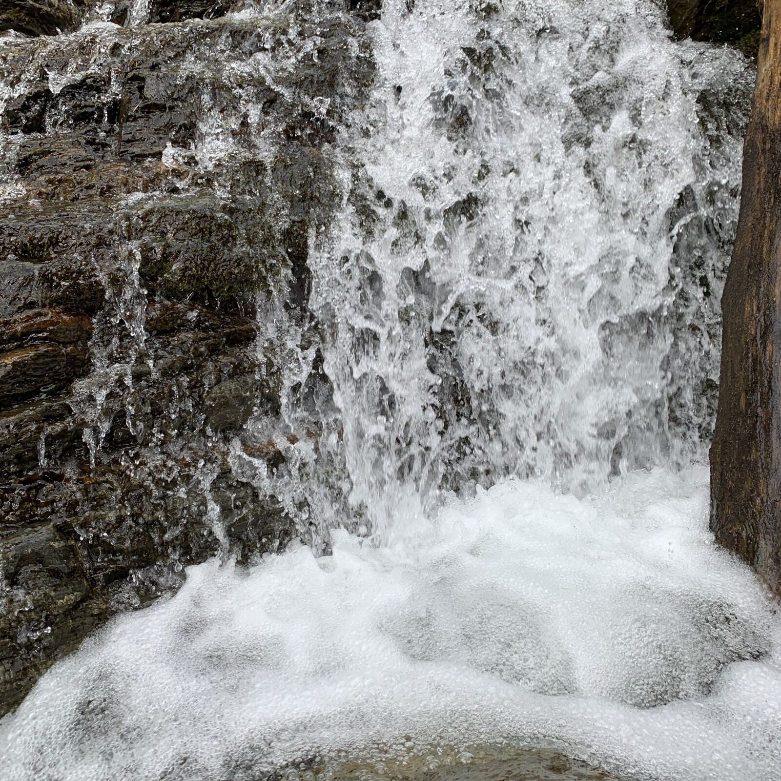 iPhone XS Max back dual camera 4.25mm f/1.8 sample photo. Water, river, pool photography