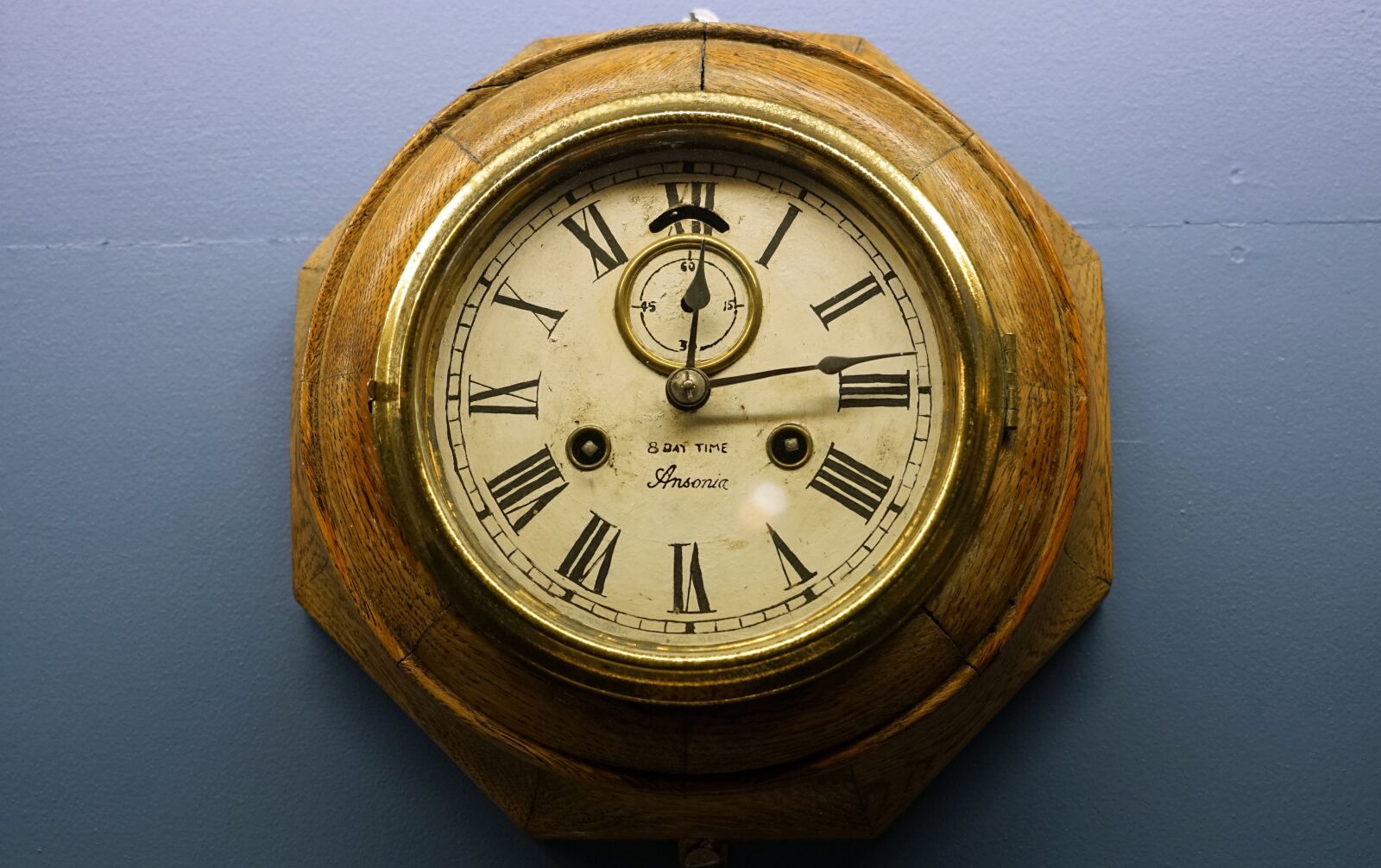 Sony a7 + Sony FE 24-240mm F3.5-6.3 OSS sample photo. Clock, old, antique photography