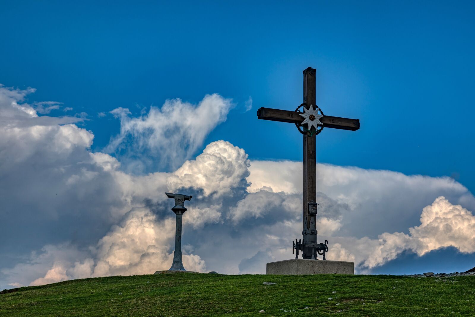 Canon EOS 5D Mark IV sample photo. Goldeck, 2142m, clouds photography