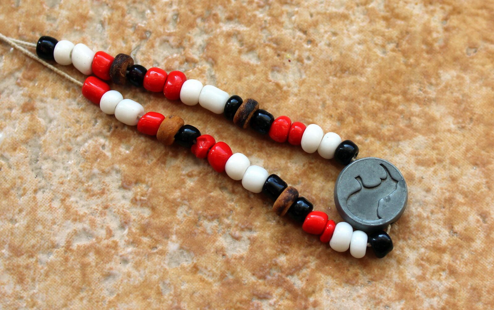 Canon EOS 1200D (EOS Rebel T5 / EOS Kiss X70 / EOS Hi) sample photo. Beads, dressing, bracelet photography