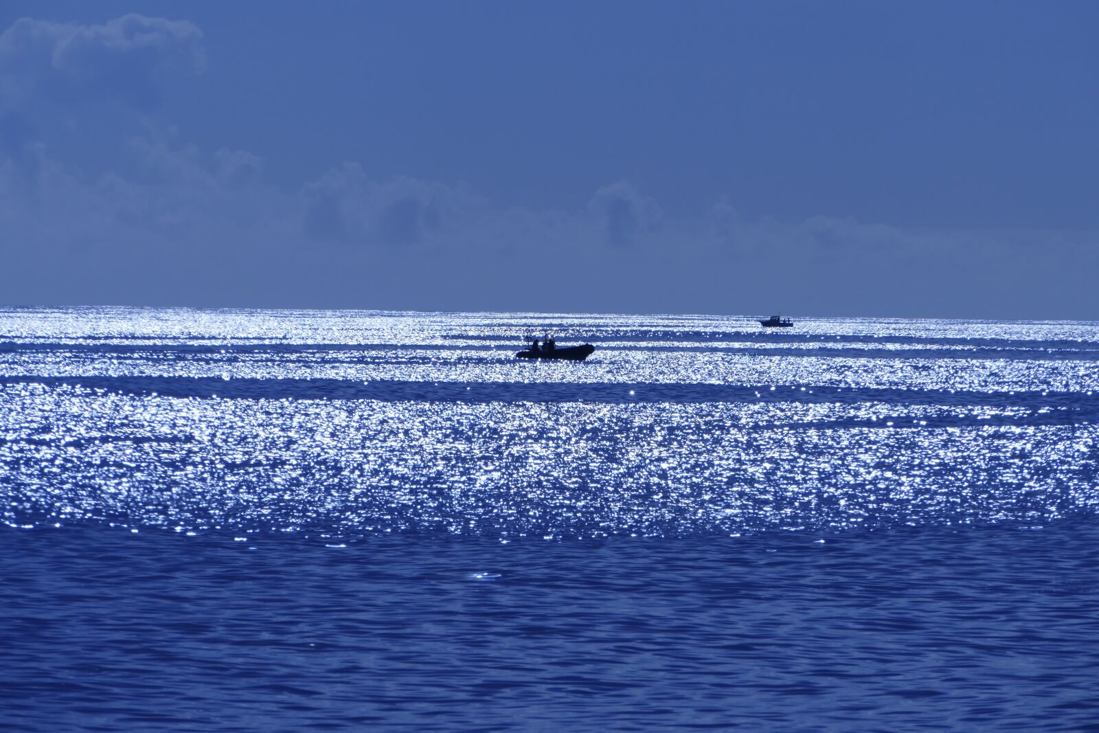 Panasonic Lumix DMC-FZ1000 sample photo. Sea, blue, fisherman photography