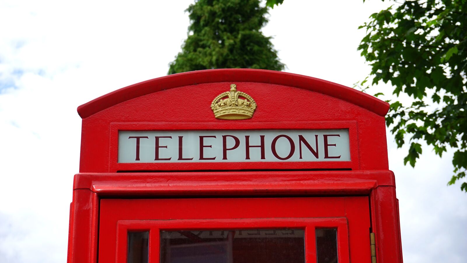 Sony a7 sample photo. "British, telephone, red" photography