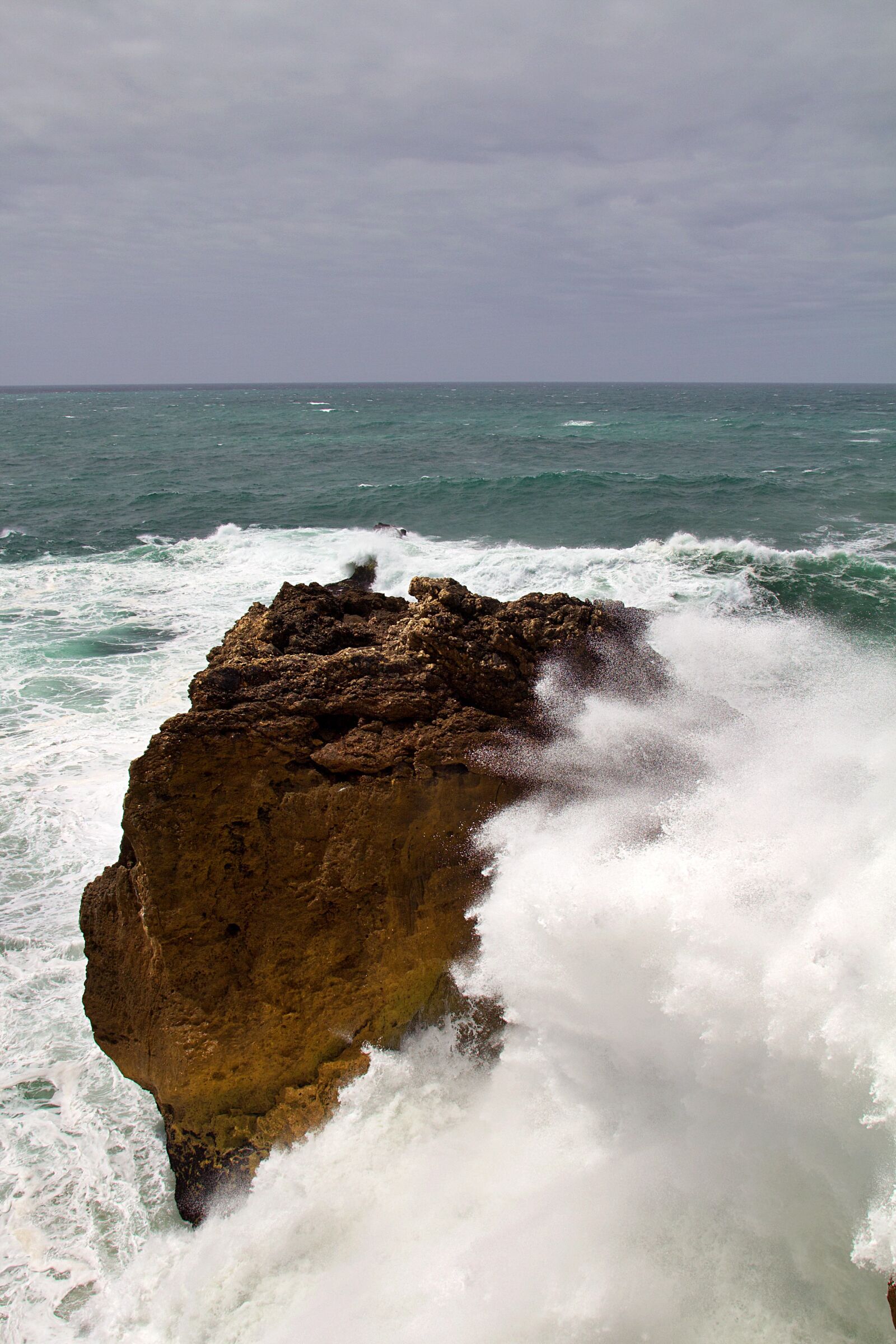 Canon EOS 600D (Rebel EOS T3i / EOS Kiss X5) sample photo. Portugal, wave, sea photography
