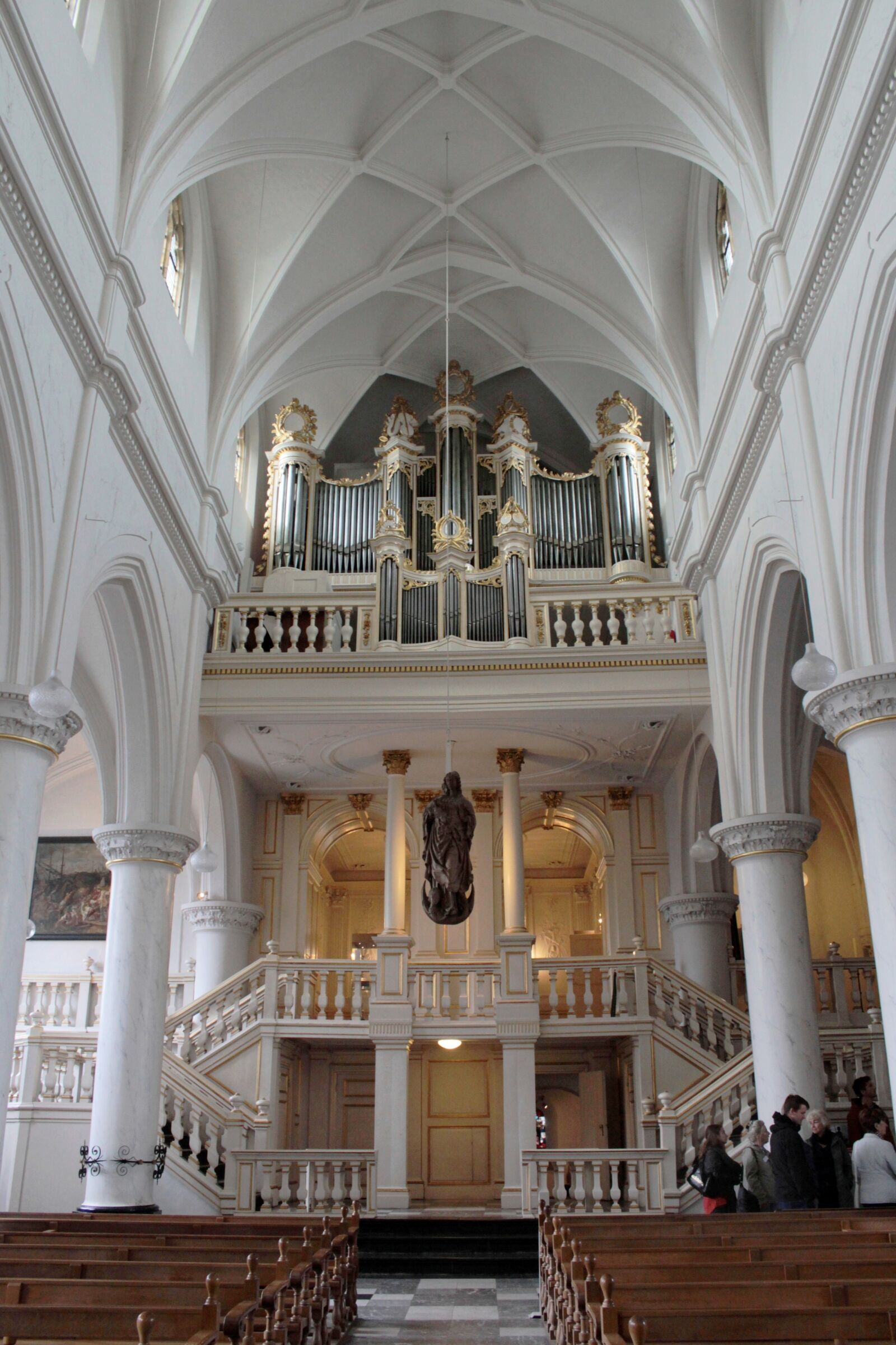 Canon EOS 600D (Rebel EOS T3i / EOS Kiss X5) sample photo. Thorn, church, organ photography