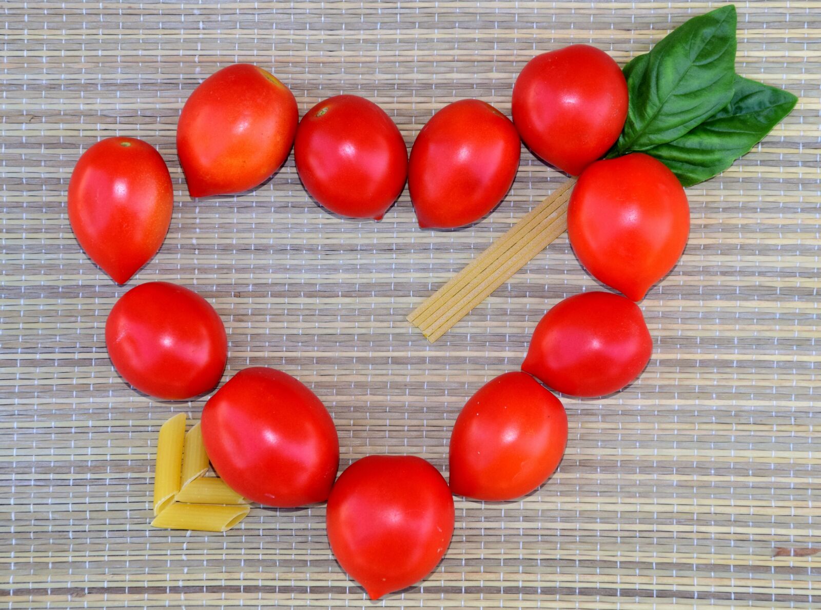 Nikon D3300 sample photo. Heart, tomatoes, heart of photography