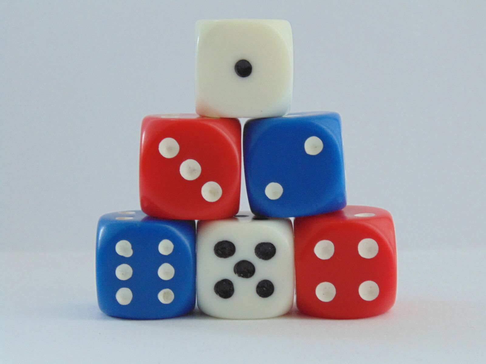 Sony Cyber-shot DSC-H200 sample photo. Dice, gambling, chance photography