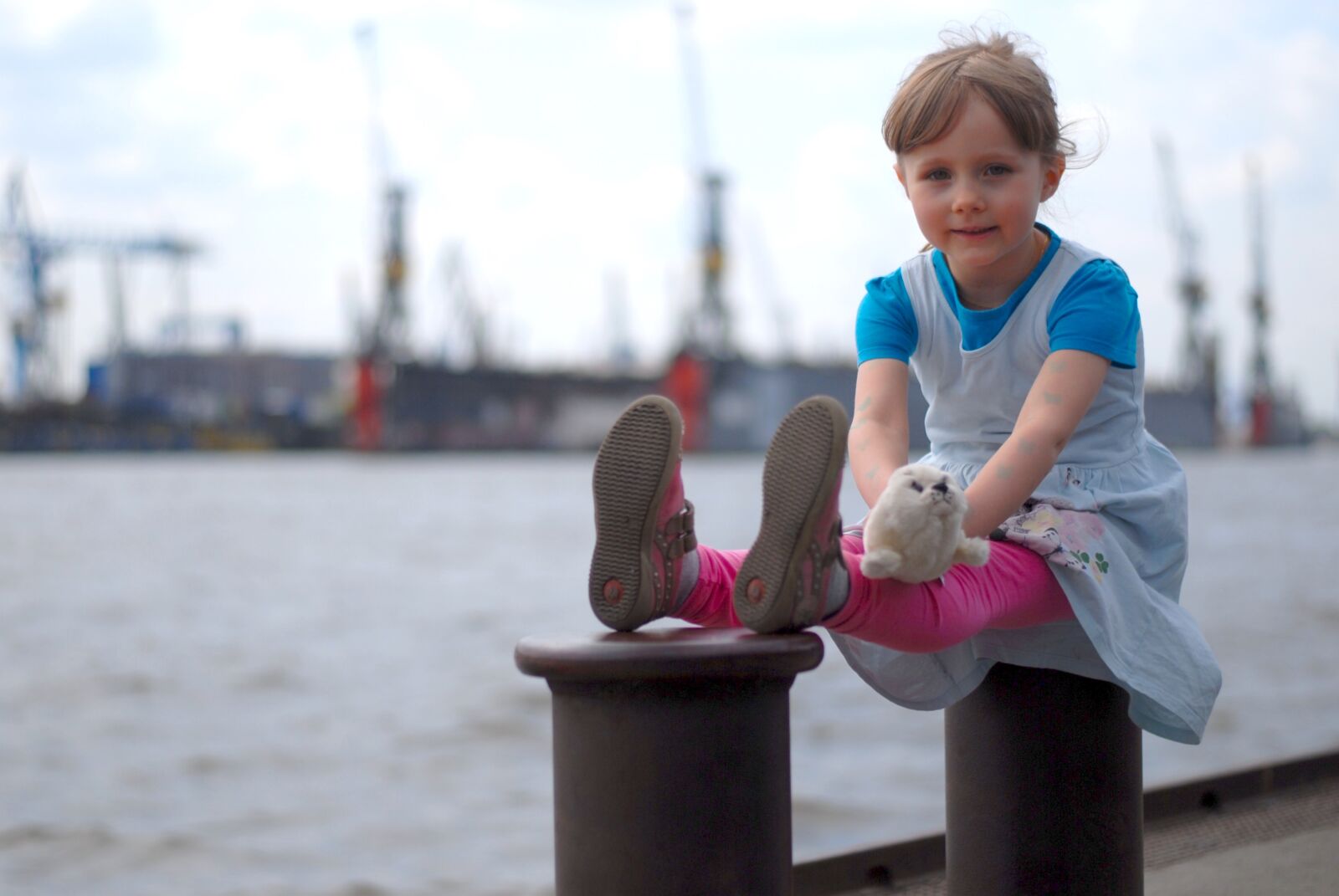 Nikon D200 sample photo. Little girl, elbe, hamburg photography